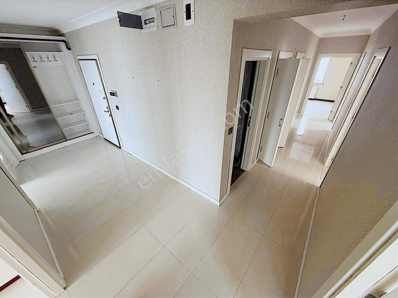 Beyaz'dan Merkezi Lokasyon Sitede Teras Balkonlu 4+1 - Görsel 13