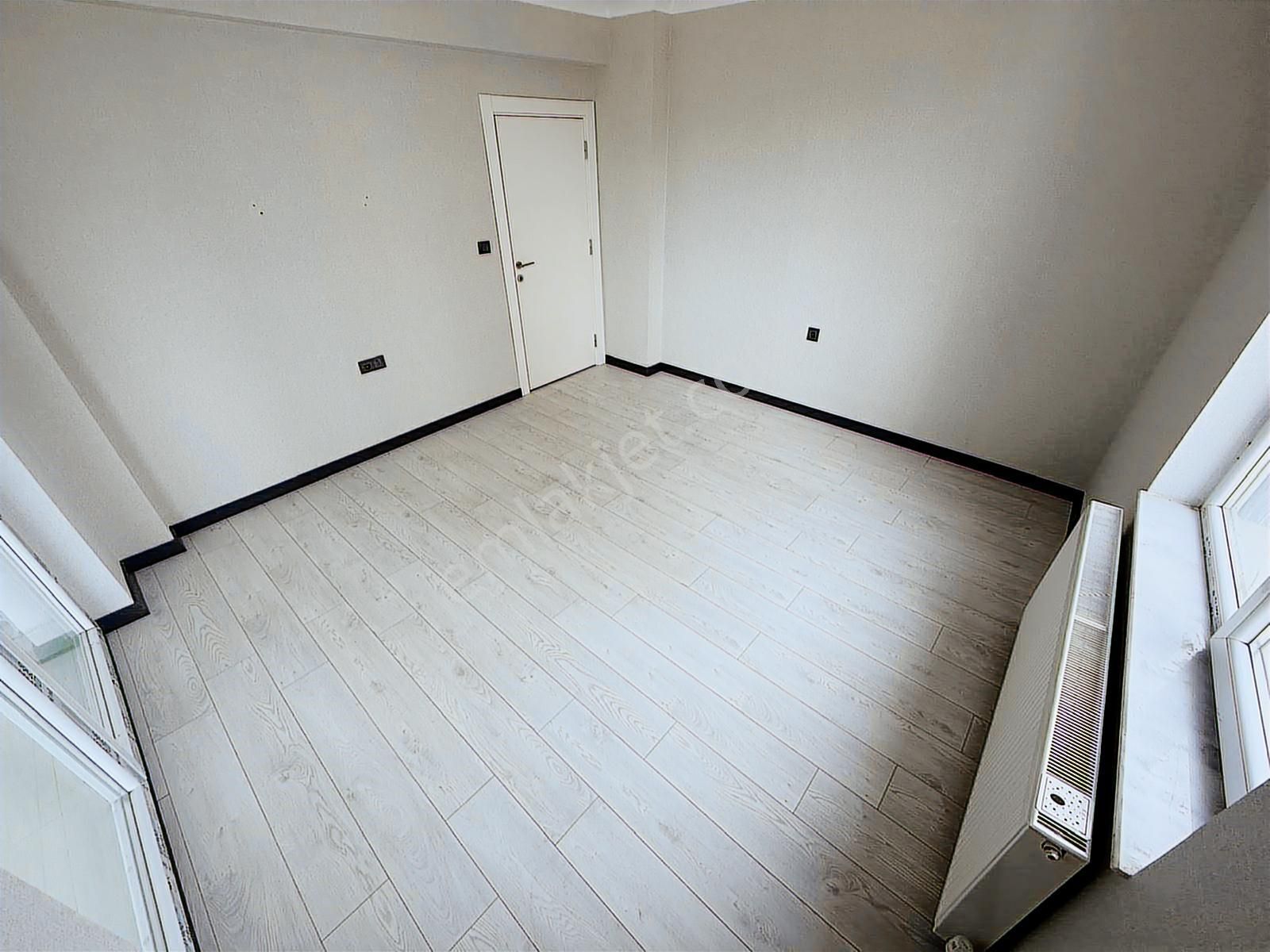 Beyaz'dan Merkezi Lokasyon Sitede Teras Balkonlu 4+1 - Görsel 10