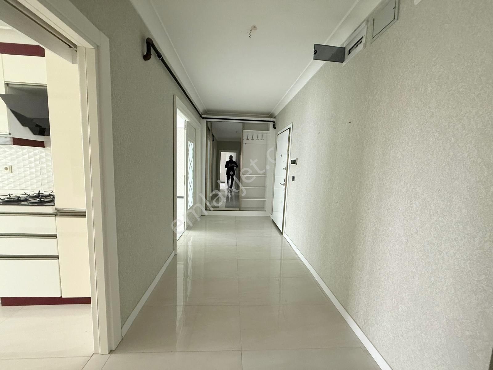 Beyaz'dan Merkezi Lokasyon Sitede Teras Balkonlu 4+1 - Görsel 9