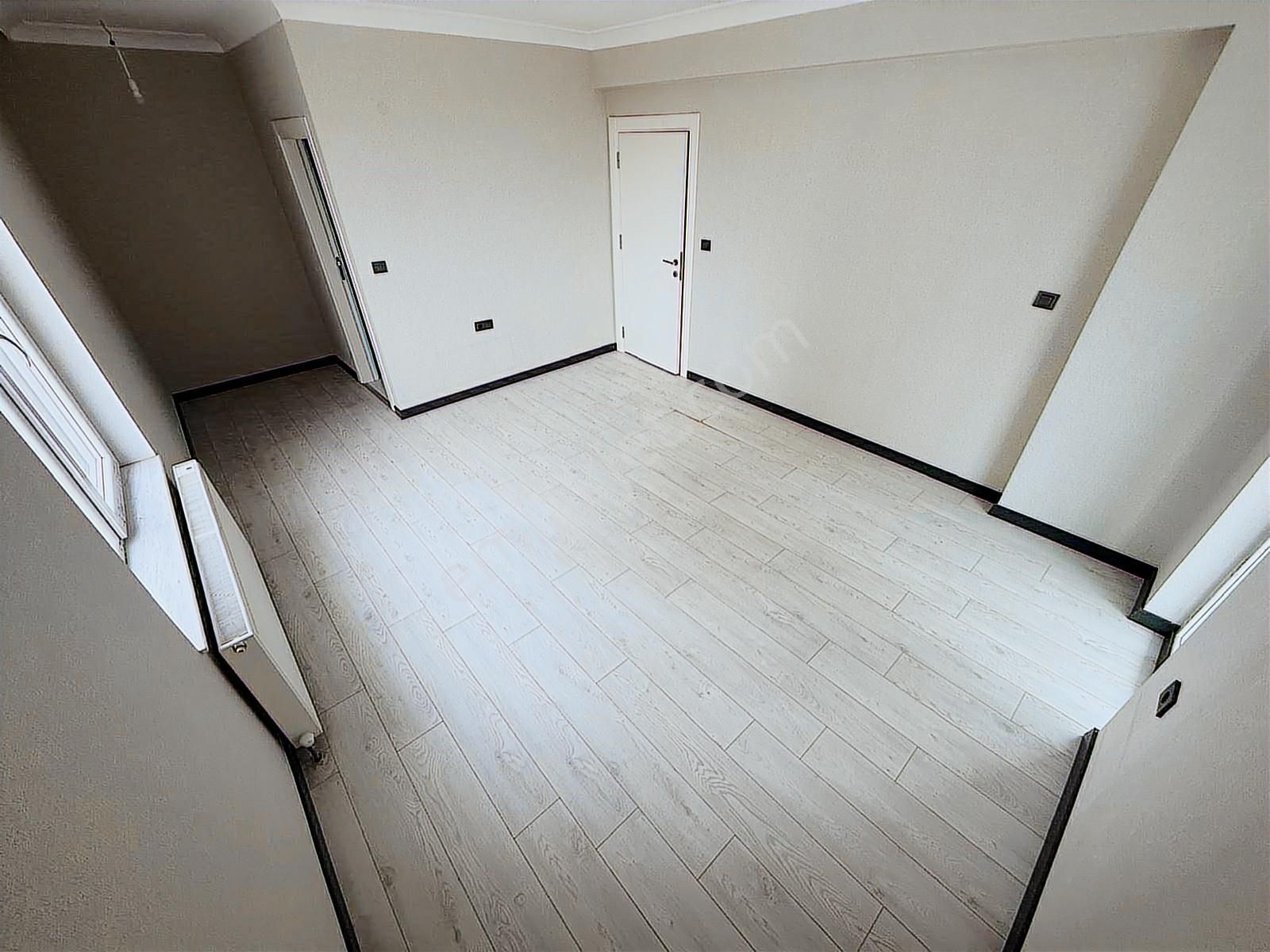 Beyaz'dan Merkezi Lokasyon Sitede Teras Balkonlu 4+1 - Görsel 16