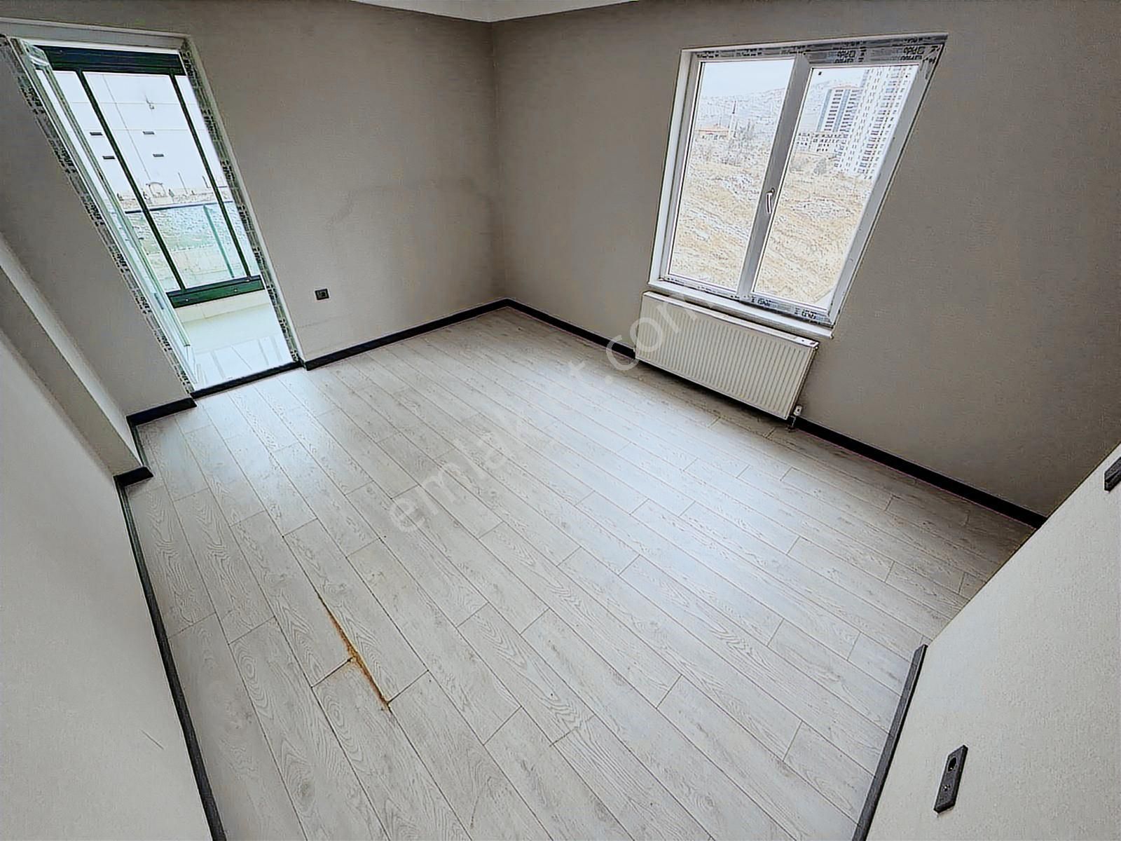 Beyaz'dan Merkezi Lokasyon Sitede Teras Balkonlu 4+1 - Görsel 11