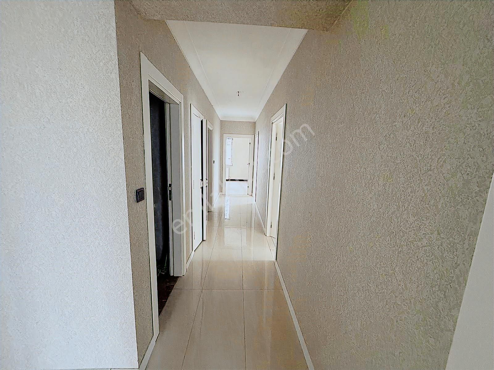 Beyaz'dan Merkezi Lokasyon Sitede Teras Balkonlu 4+1 - Görsel 23