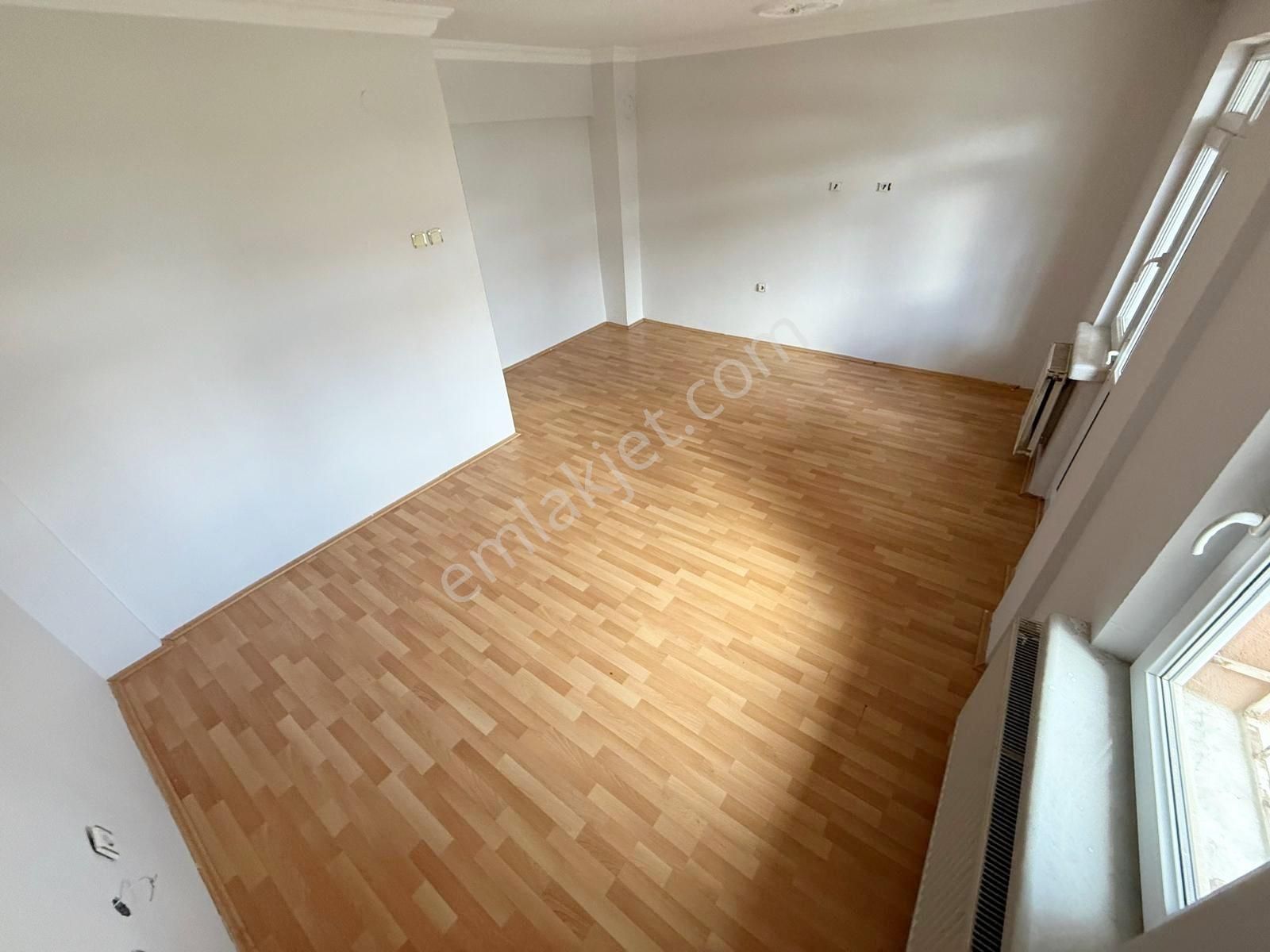 Beyaz'dan Batıkent Merkezi Lokasyonda Sitede 4+1 Triplex - Görsel 3