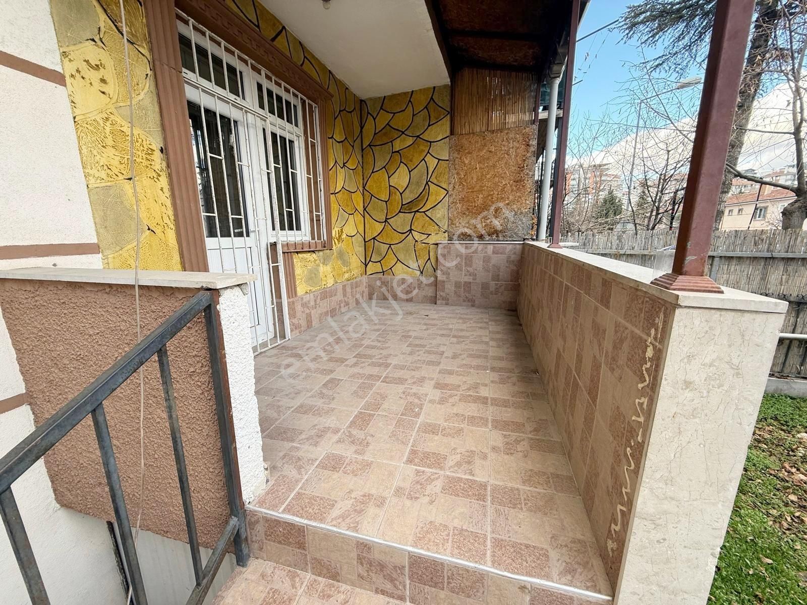 Beyaz'dan Batıkent Merkezi Lokasyonda Sitede 4+1 Triplex - Görsel 16