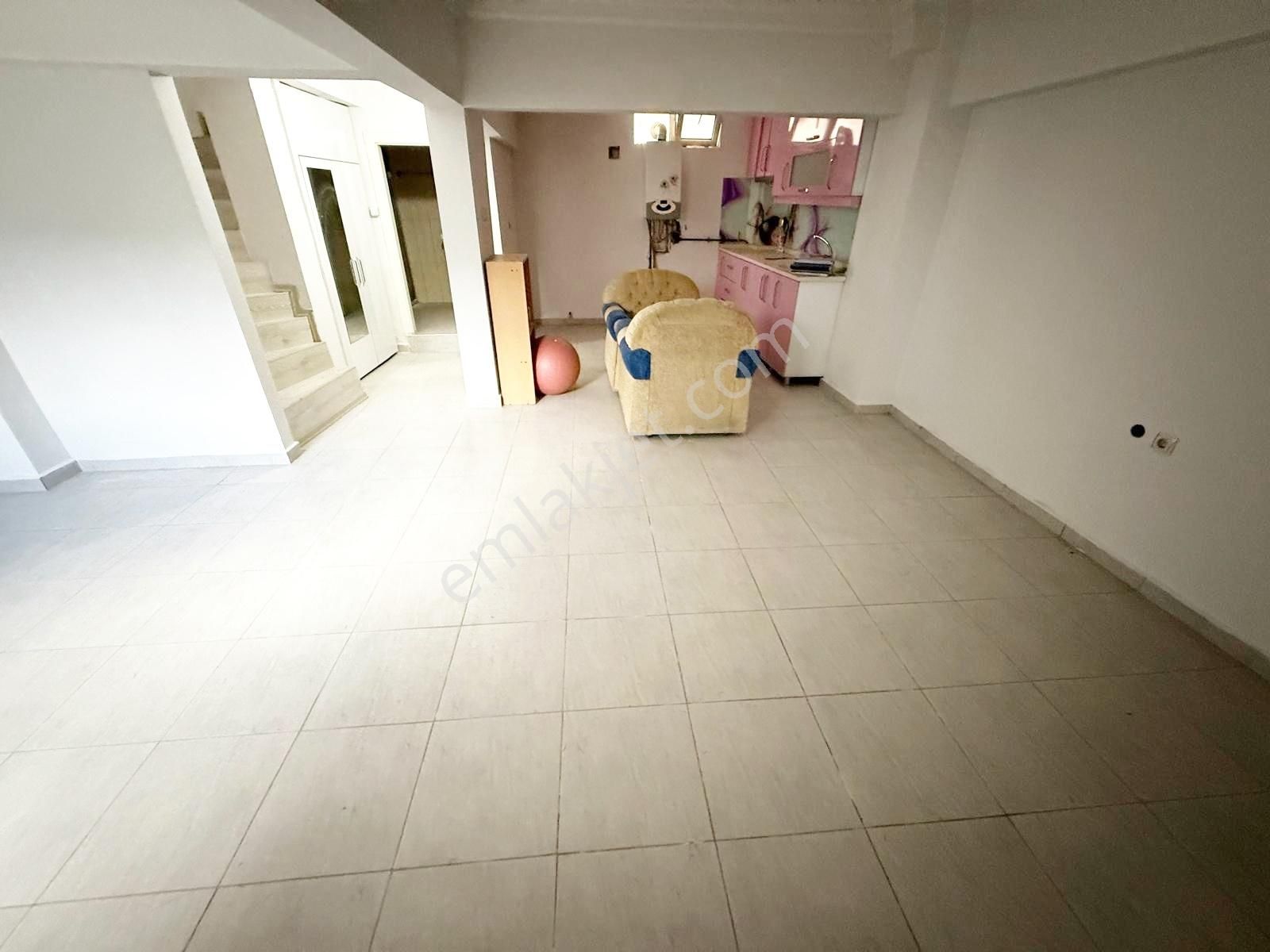 Beyaz'dan Batıkent Merkezi Lokasyonda Sitede 4+1 Triplex - Görsel 4