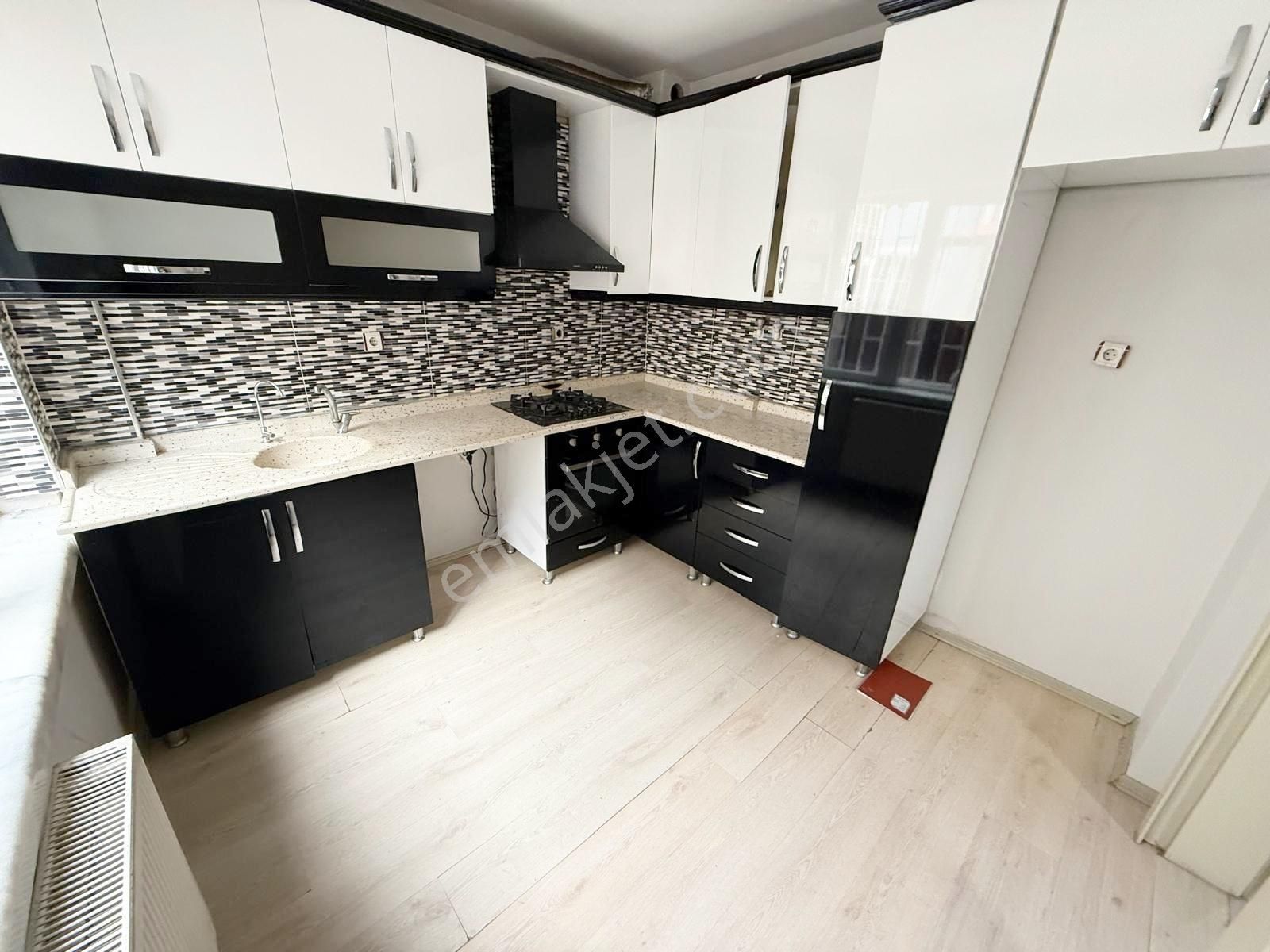 Beyaz'dan Batıkent Merkezi Lokasyonda Sitede 4+1 Triplex - Görsel 2