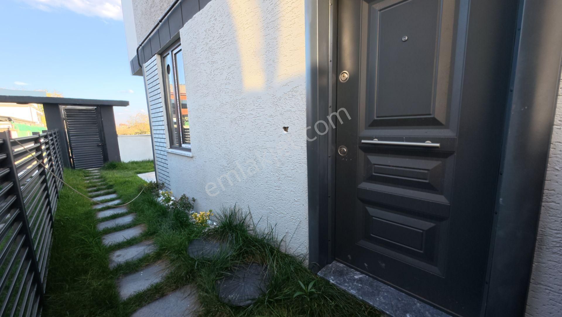 Sakarya Kocaalide Müstakil Bahçe Kullanımlı 3+1 Villa!!! - Görsel 8