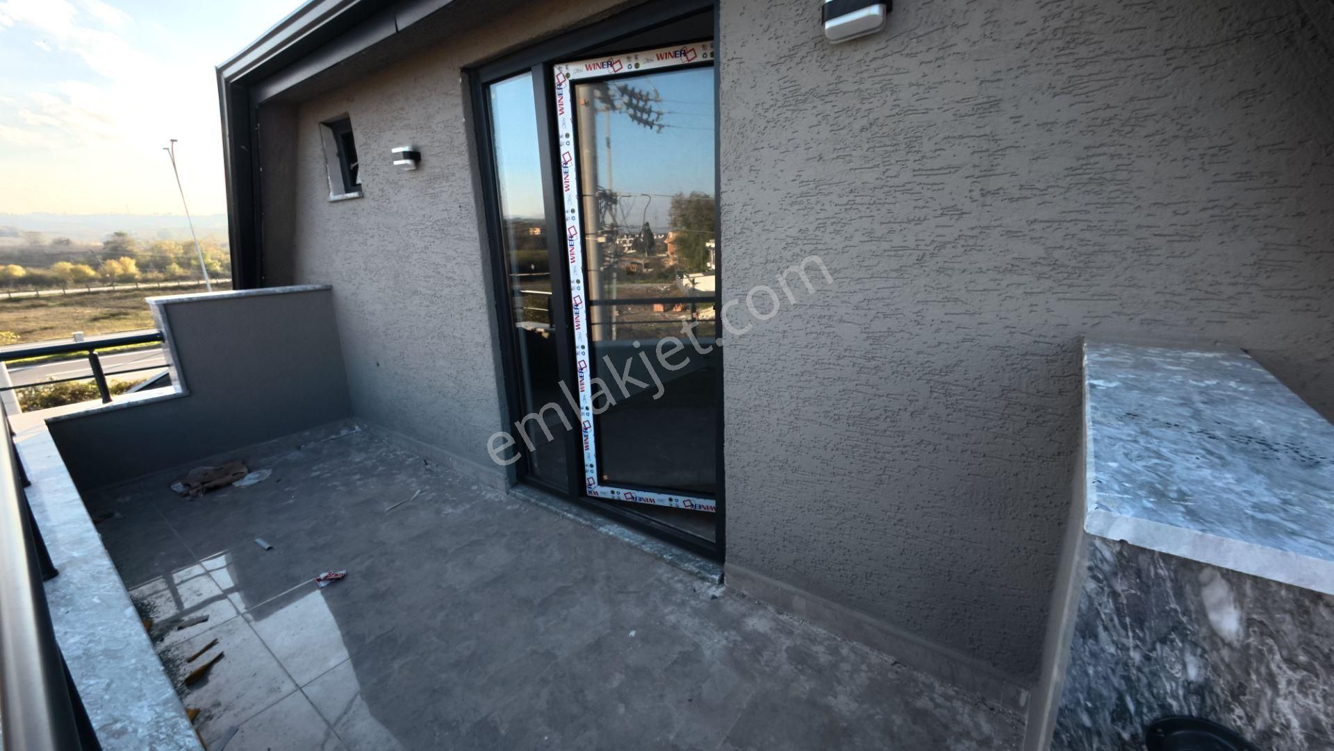 Sakarya Kocaalide Müstakil Bahçe Kullanımlı 3+1 Villa!!! - Görsel 3