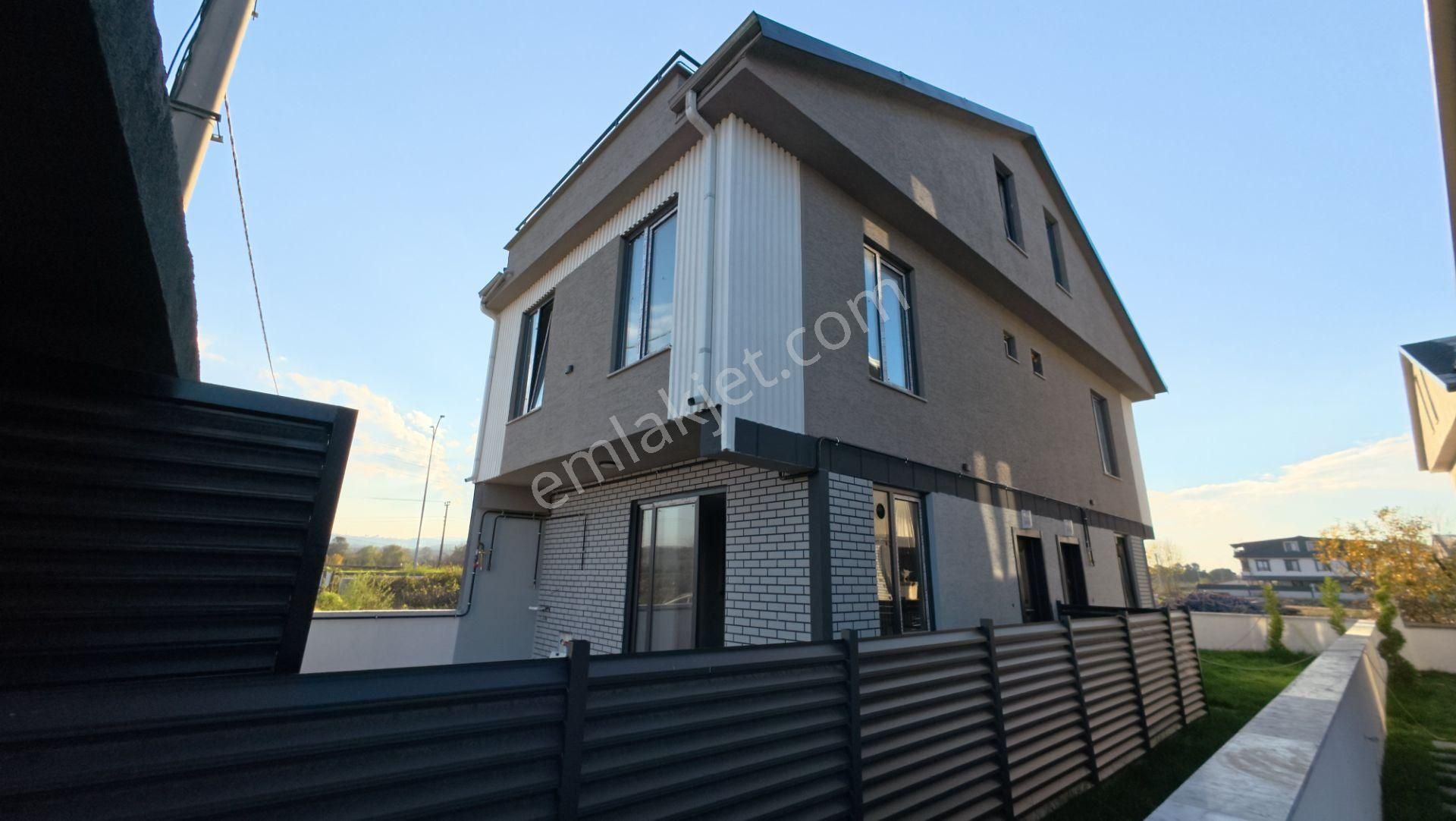 Sakarya Kocaalide Müstakil Bahçe Kullanımlı 3+1 Villa!!! - Görsel 4