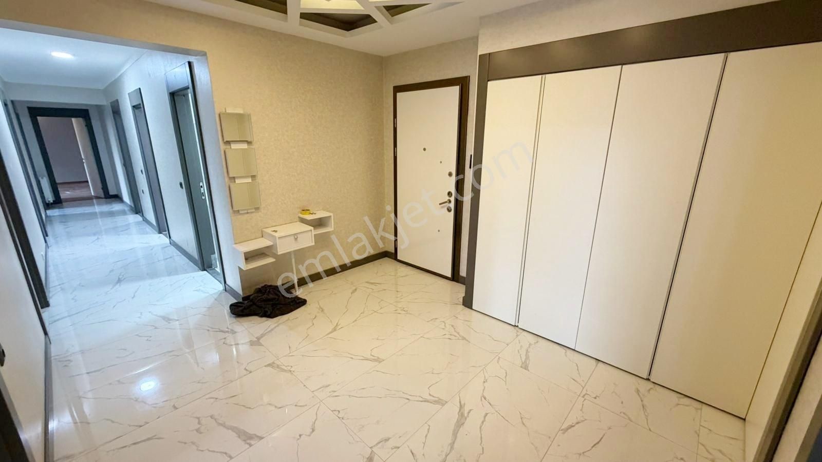 Beyaz'dan Ovacığın En Prestijli Sitesinden 4+1 - Görsel 26