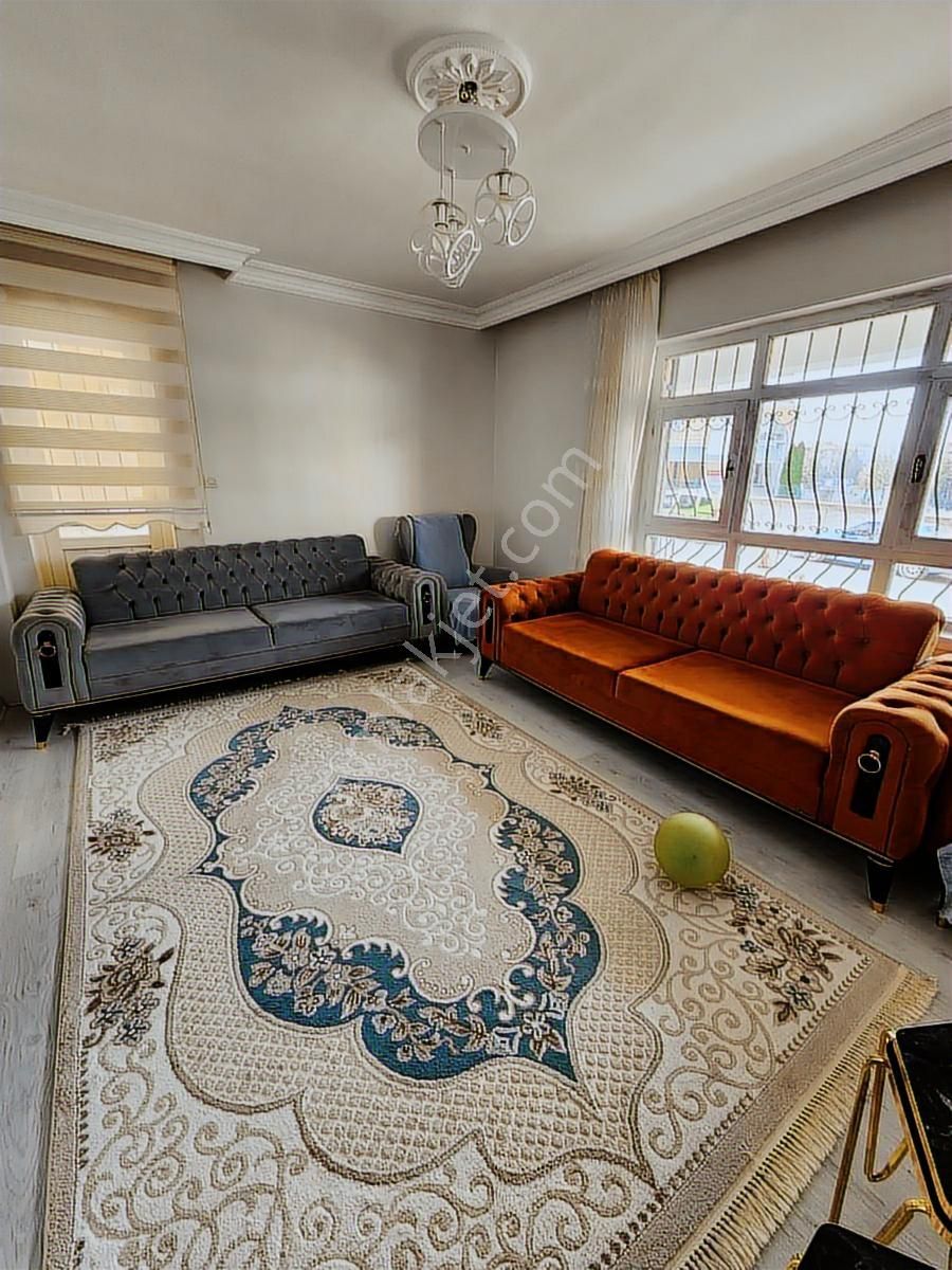 Gül Emlak'tan Eyyüp Cami Yakını 3+1 Giriş Daire