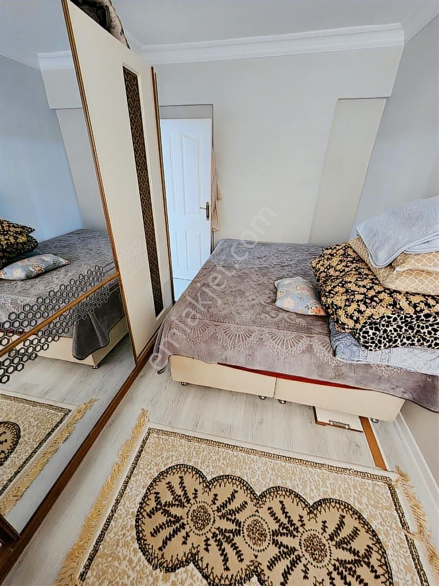 Gül Emlak'tan Eyyüp Cami Yakını 3+1 Giriş Daire - Görsel 2