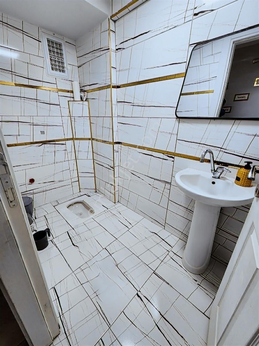 Gül Emlak'tan Eyyüp Cami Yakını 3+1 Giriş Daire - Görsel 11