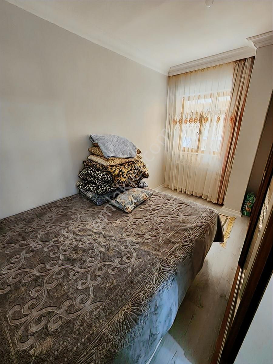 Gül Emlak'tan Eyyüp Cami Yakını 3+1 Giriş Daire - Görsel 5