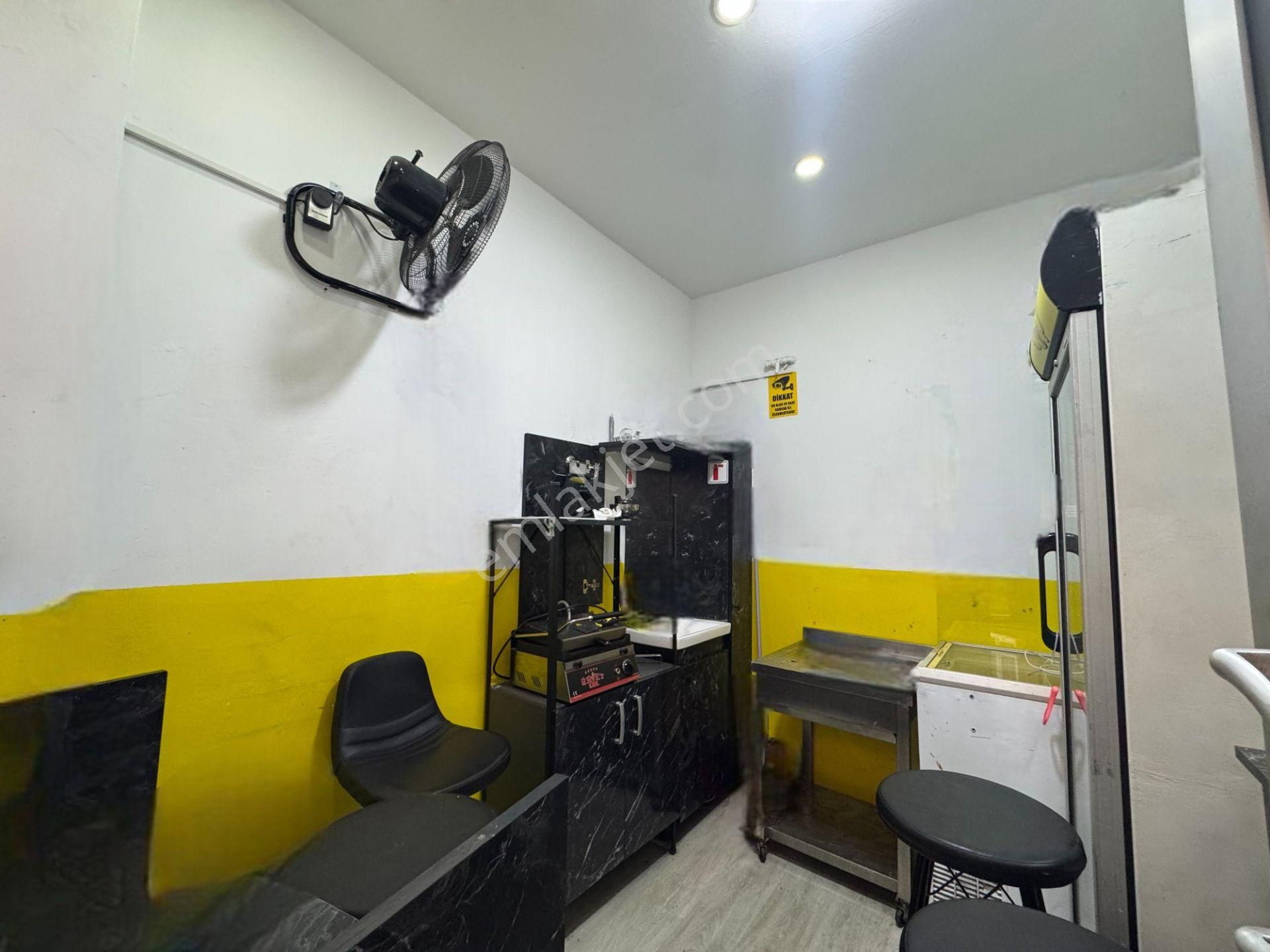 Mecidiyeköy'de İşlek Lokasyonda Devren Kiralık Büfe