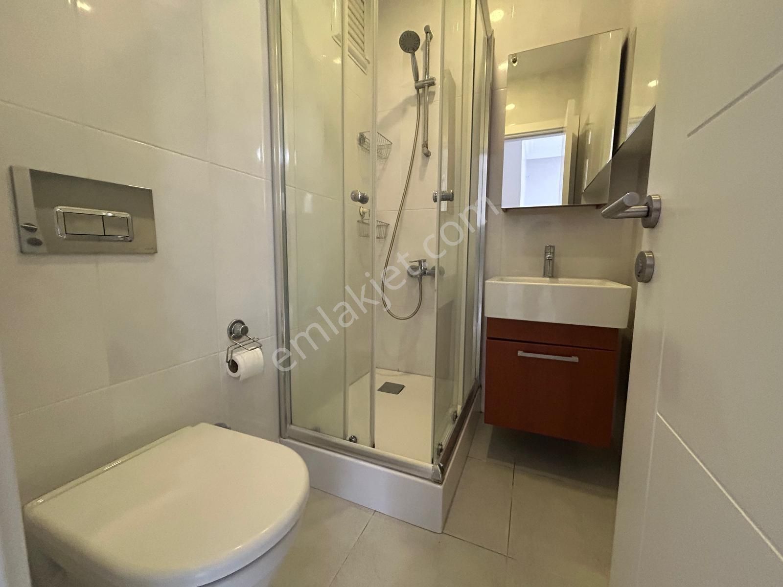 Kozyatağın'da Genç Bina Da Balkonlu Ebeveyn Banyolu Net 95m2 3+1 - Görsel 18