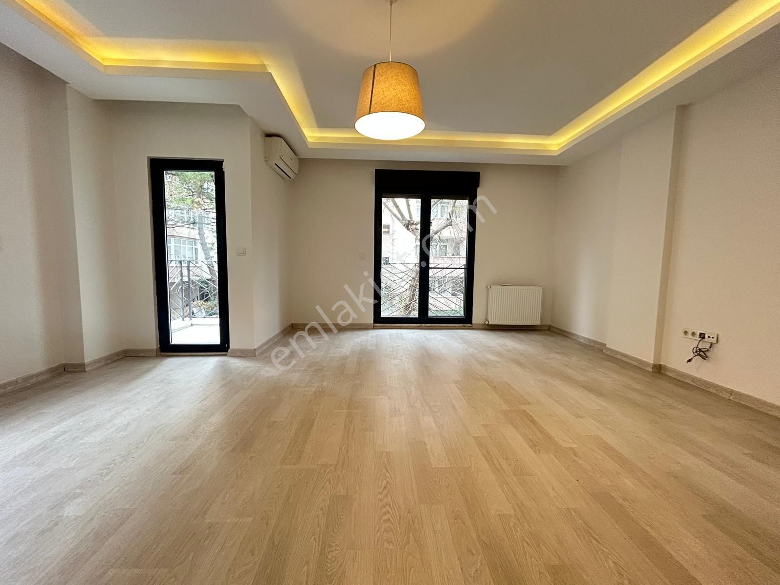 Kozyatağın'da Genç Bina Da Balkonlu Ebeveyn Banyolu Net 95m2 3+1