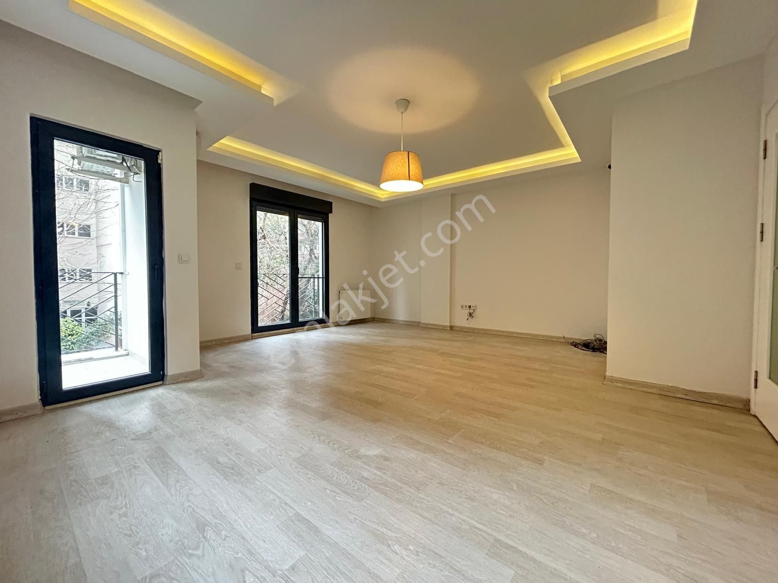 Kozyatağın'da Genç Bina Da Balkonlu Ebeveyn Banyolu Net 95m2 3+1 - Görsel 2