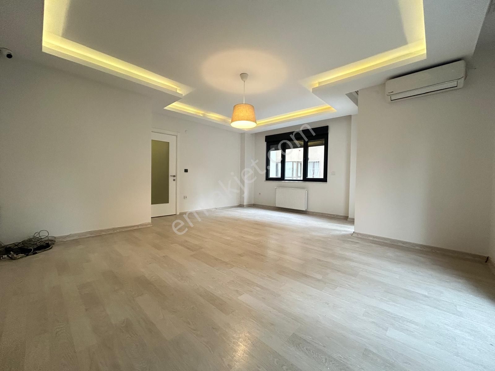 Kozyatağın'da Genç Bina Da Balkonlu Ebeveyn Banyolu Net 95m2 3+1 - Görsel 3