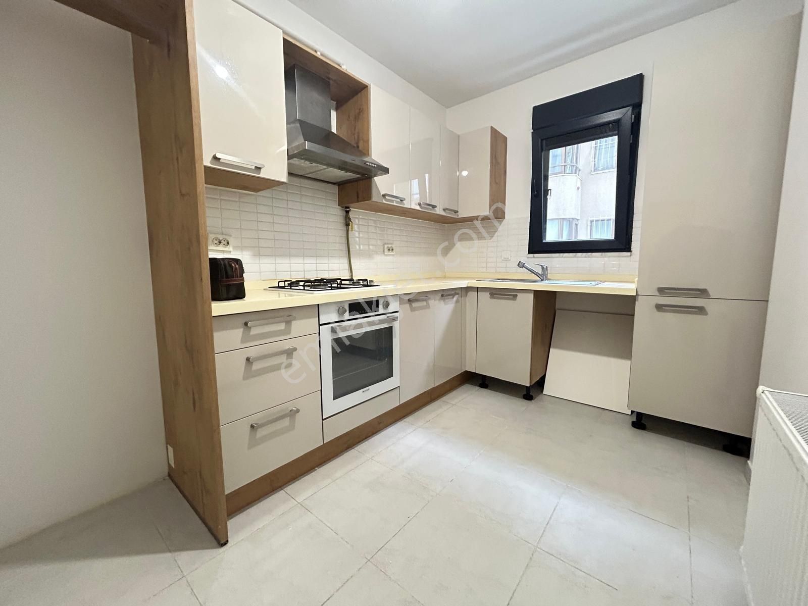 Kozyatağın'da Genç Bina Da Balkonlu Ebeveyn Banyolu Net 95m2 3+1 - Görsel 6