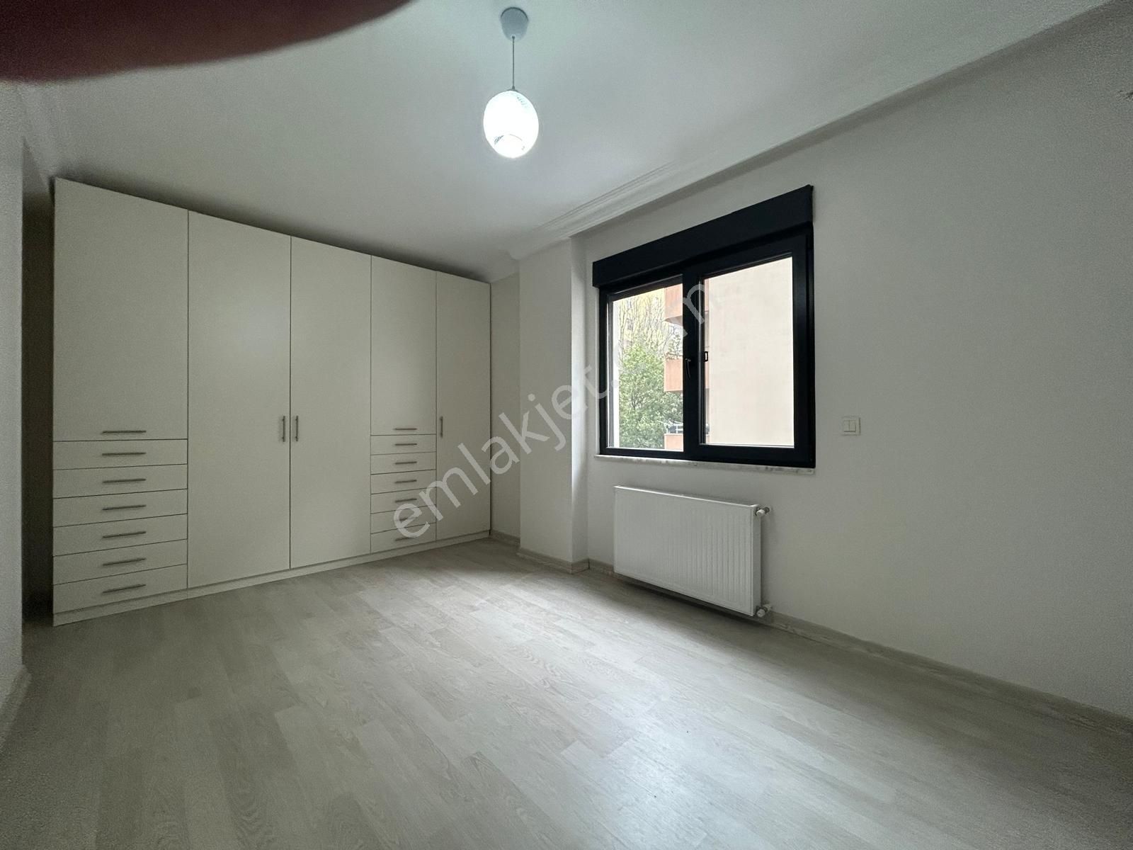 Kozyatağın'da Genç Bina Da Balkonlu Ebeveyn Banyolu Net 95m2 3+1 - Görsel 10