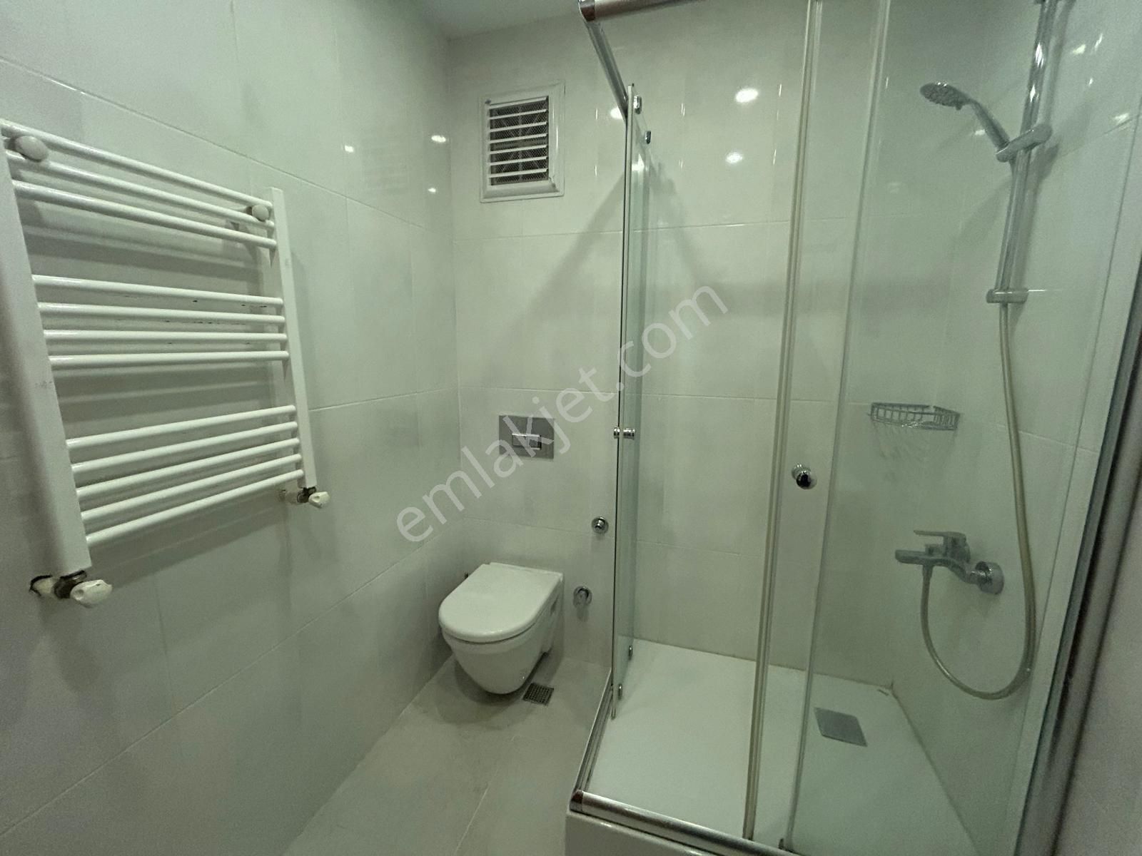 Kozyatağın'da Genç Bina Da Balkonlu Ebeveyn Banyolu Net 95m2 3+1 - Görsel 20