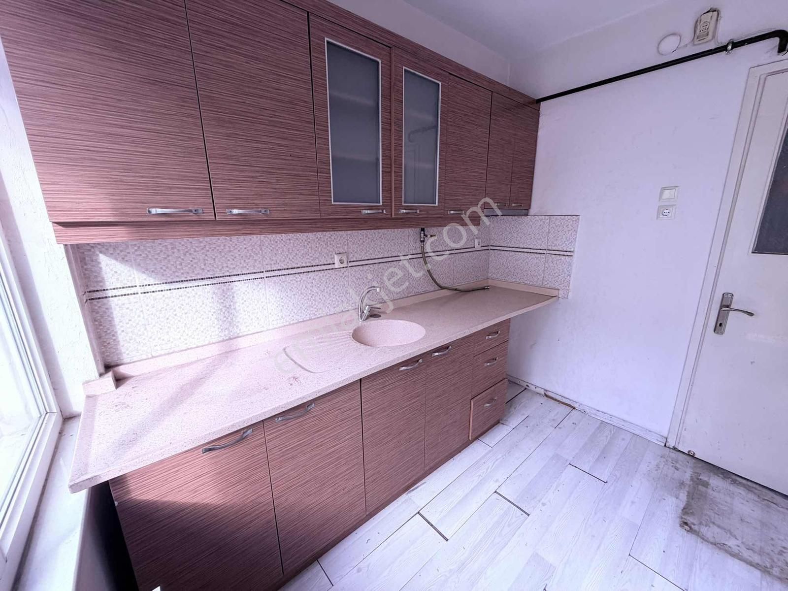Burcu'dan Çarşı Merkez'de Çift Cephe 2+1 Kiralık Daire - Görsel 4