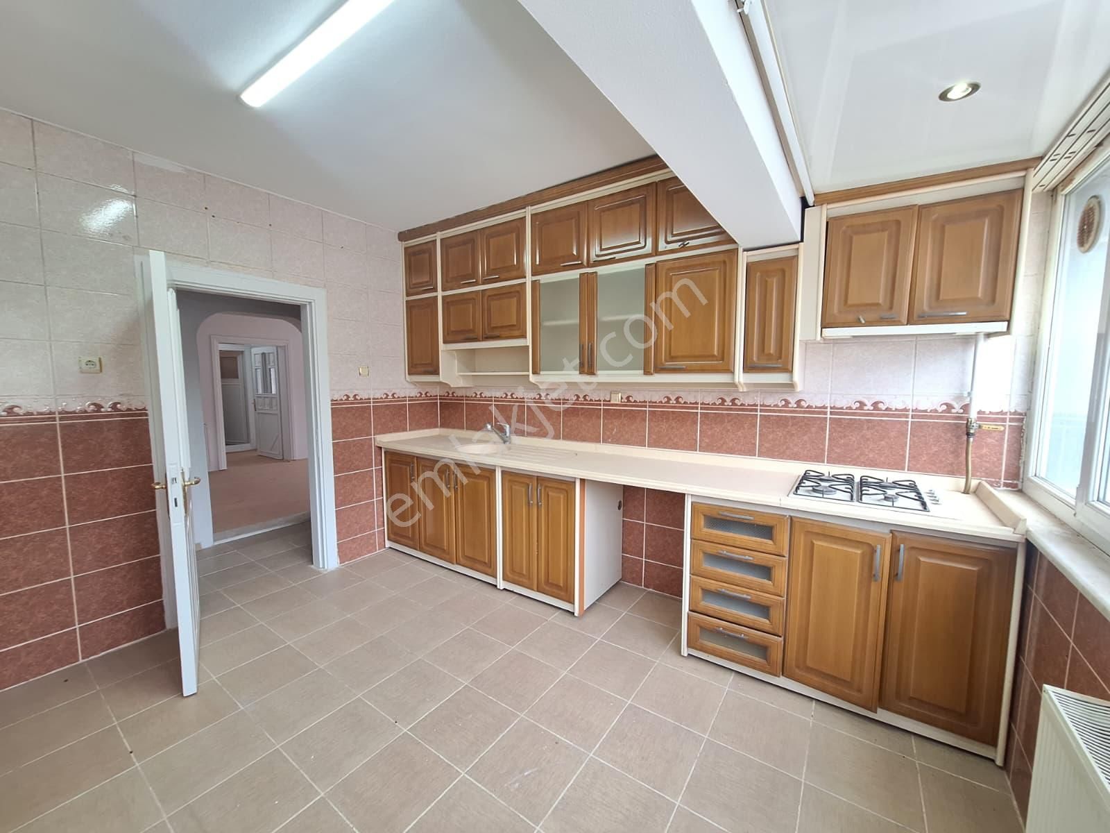 Yaman'dan Bolvadin Aydınlar Mah. Satılık 2 Katlı Müstakil Bina - Görsel 3