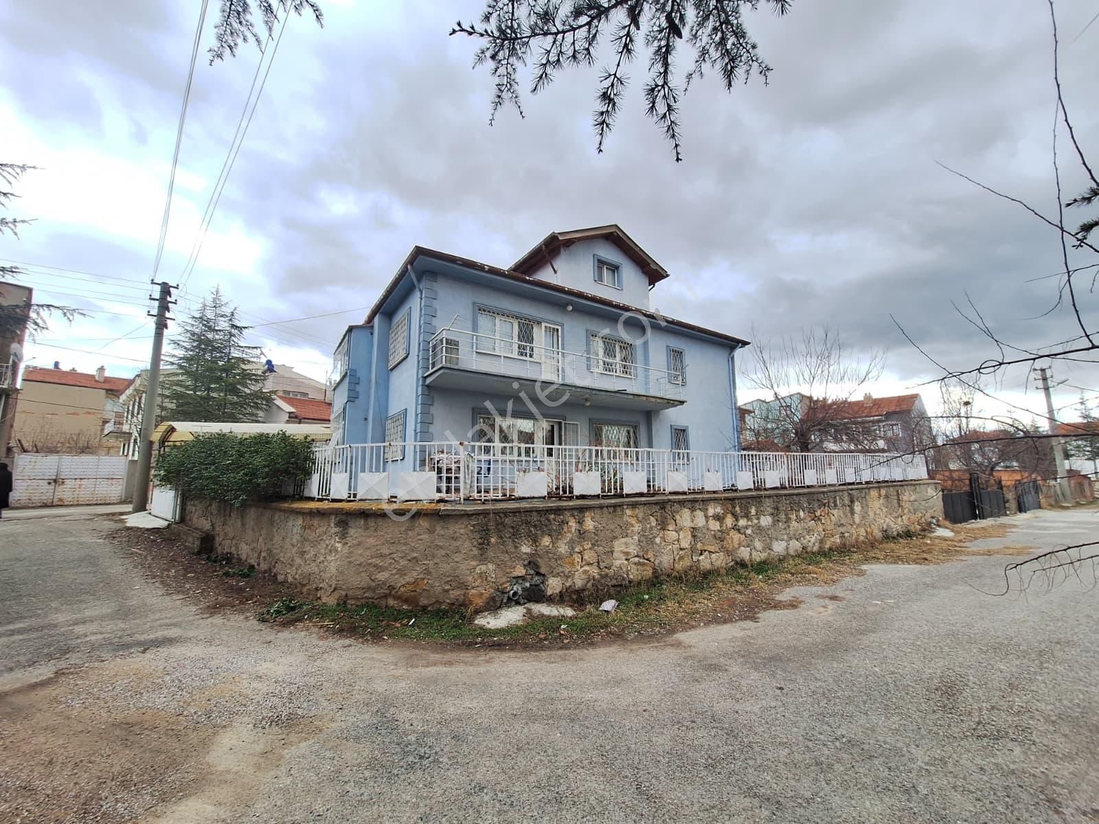 Yaman'dan Bolvadin Aydınlar Mah. Satılık 2 Katlı Müstakil Bina