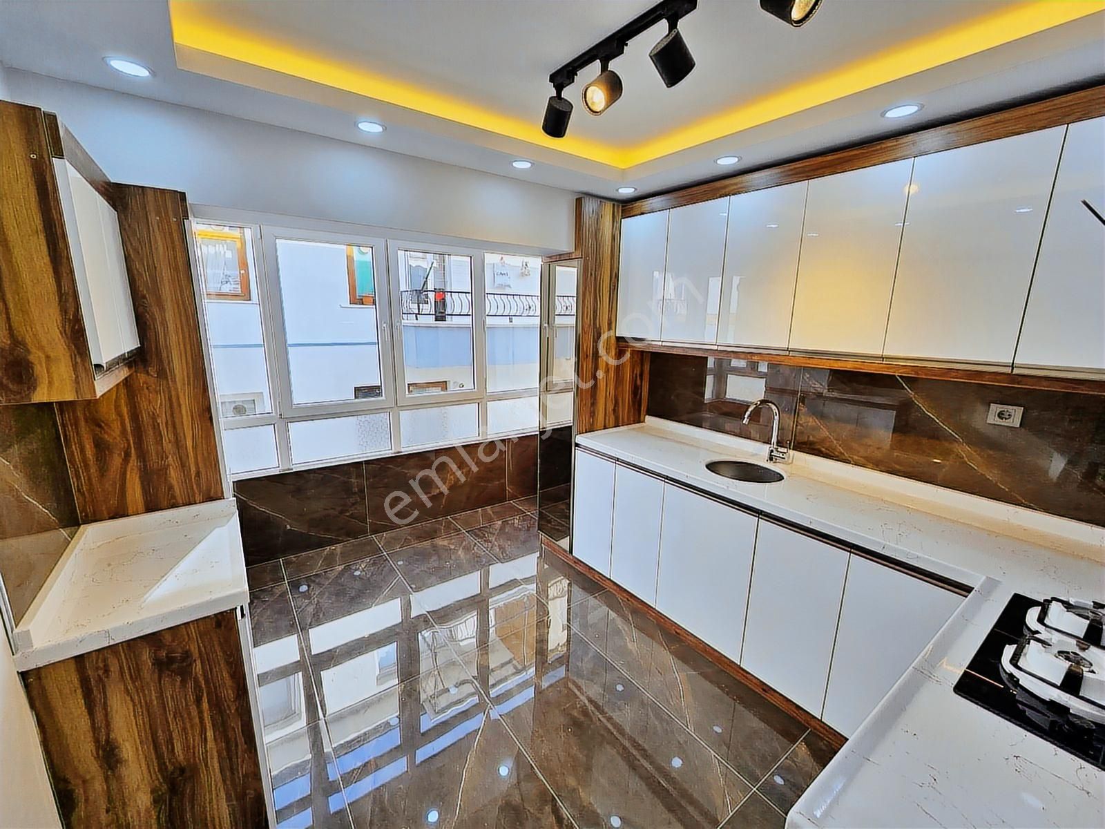 Süvari'de Sevgi Market Yakını 3+1 Ful Yapılı Ara Kat Ön Cephe Ev