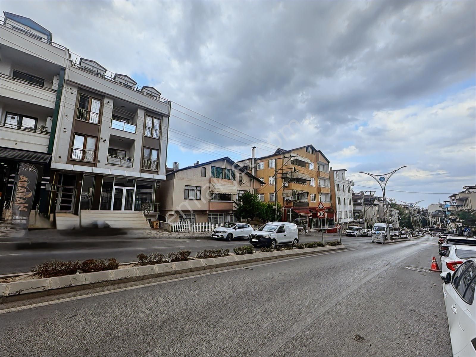 İzmit Kuruçeşmede İşlek Cadde Üzerinde 200m2 Satılık Dükkan - Görsel 2