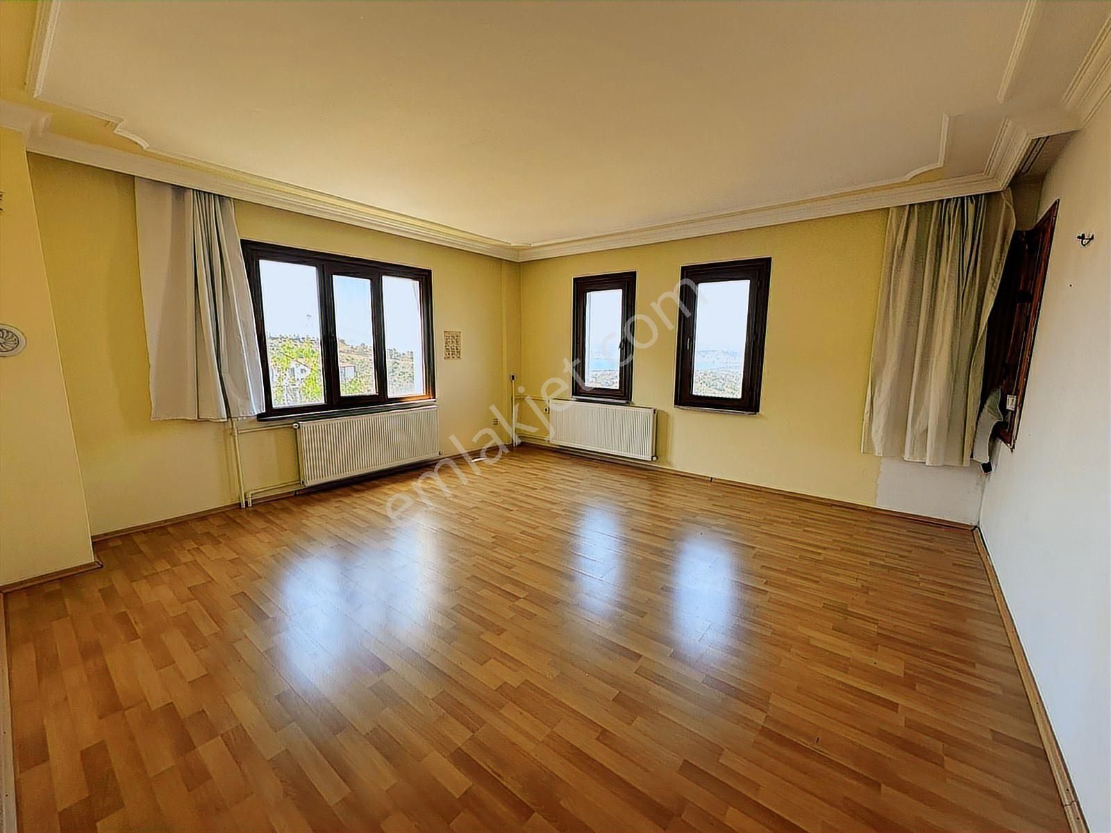 Başiskele Yuvacıkta 1052m2 Arsa Ve Körfez Manzaralı Tripleks - Görsel 8