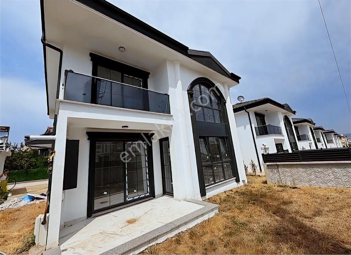 Başiskele Yeniköy Life Gardens Satılık 4+1 Müstakil Villa