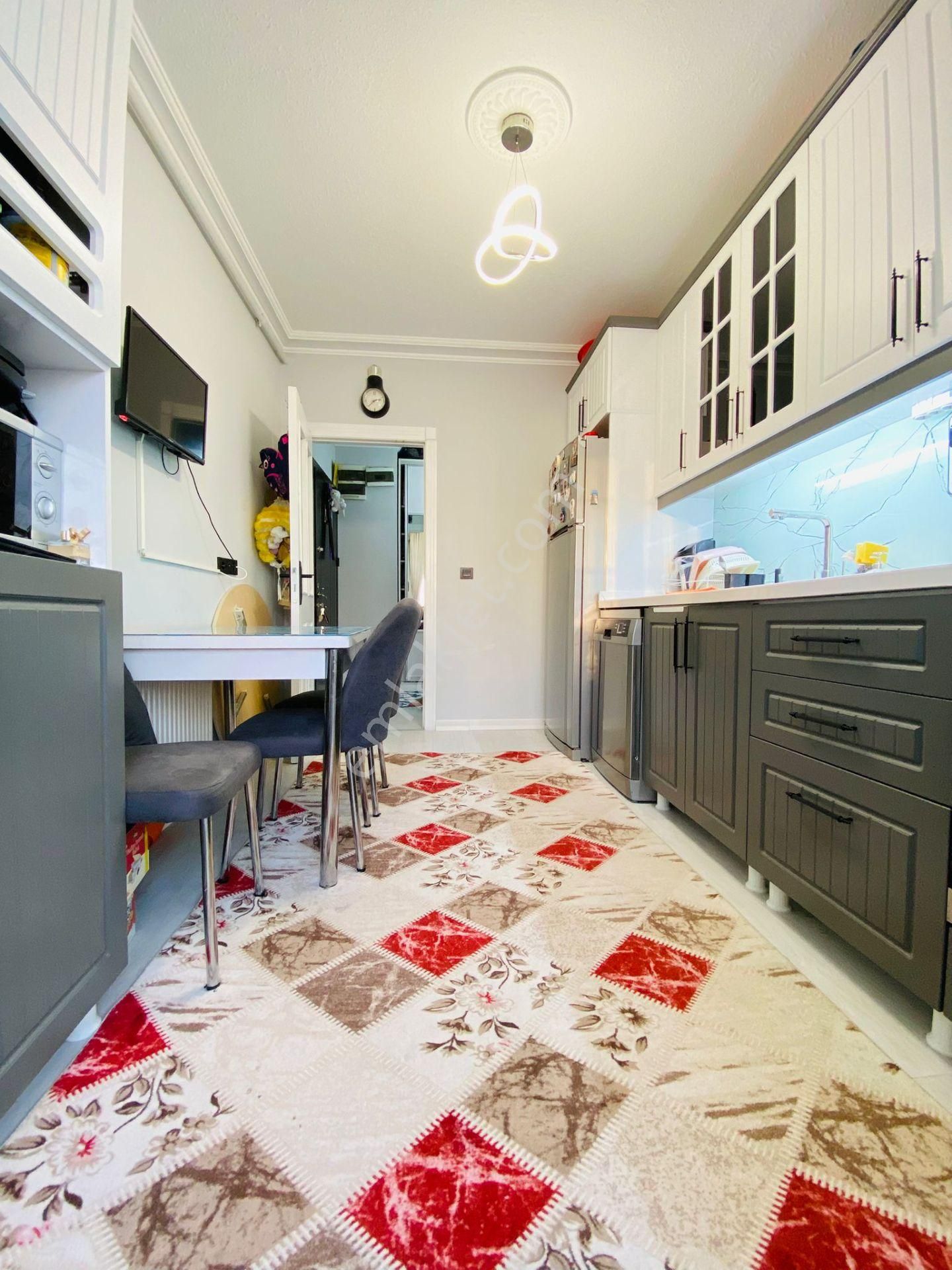 Gültepe'de Site İçerisinde Full Yapılı 3+1 3.kat Satılık Daire !! - Görsel 3