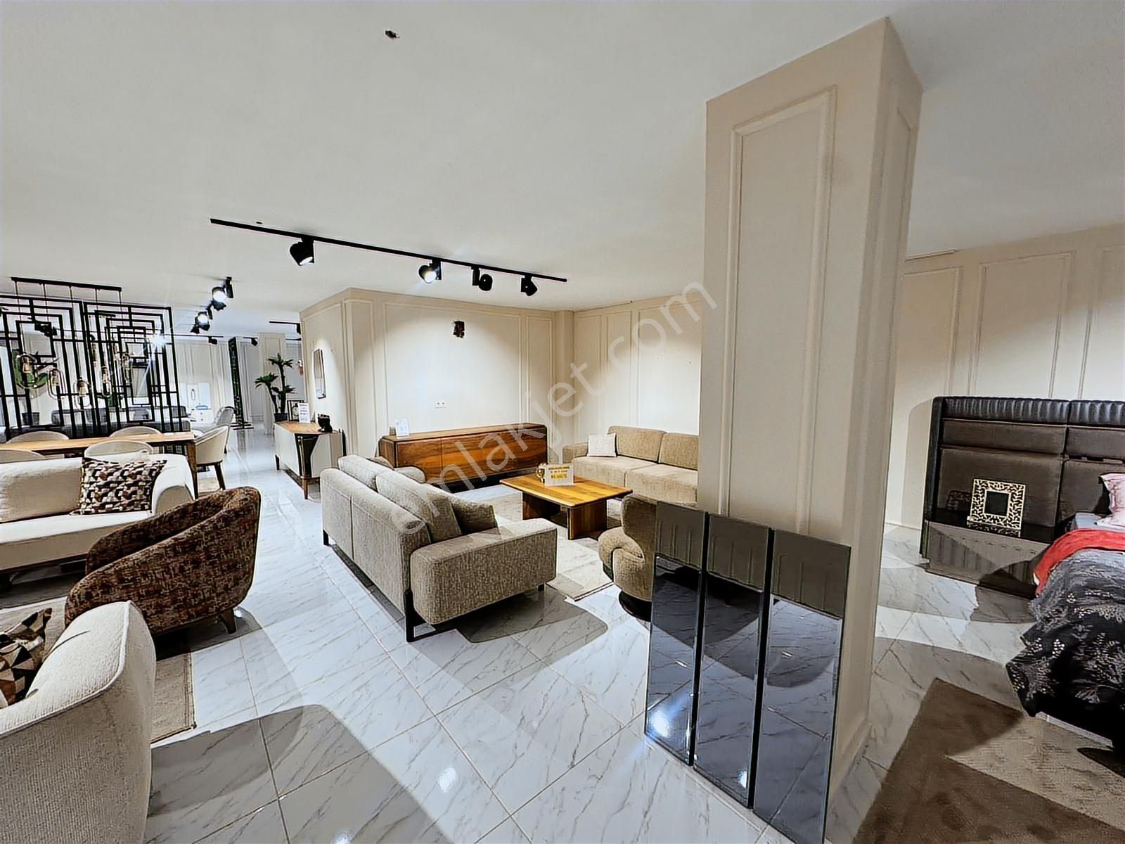 Körfez' De 800 M² Hazır Kurulu Devren Kiralık Mobilya Mağazası - Görsel 7