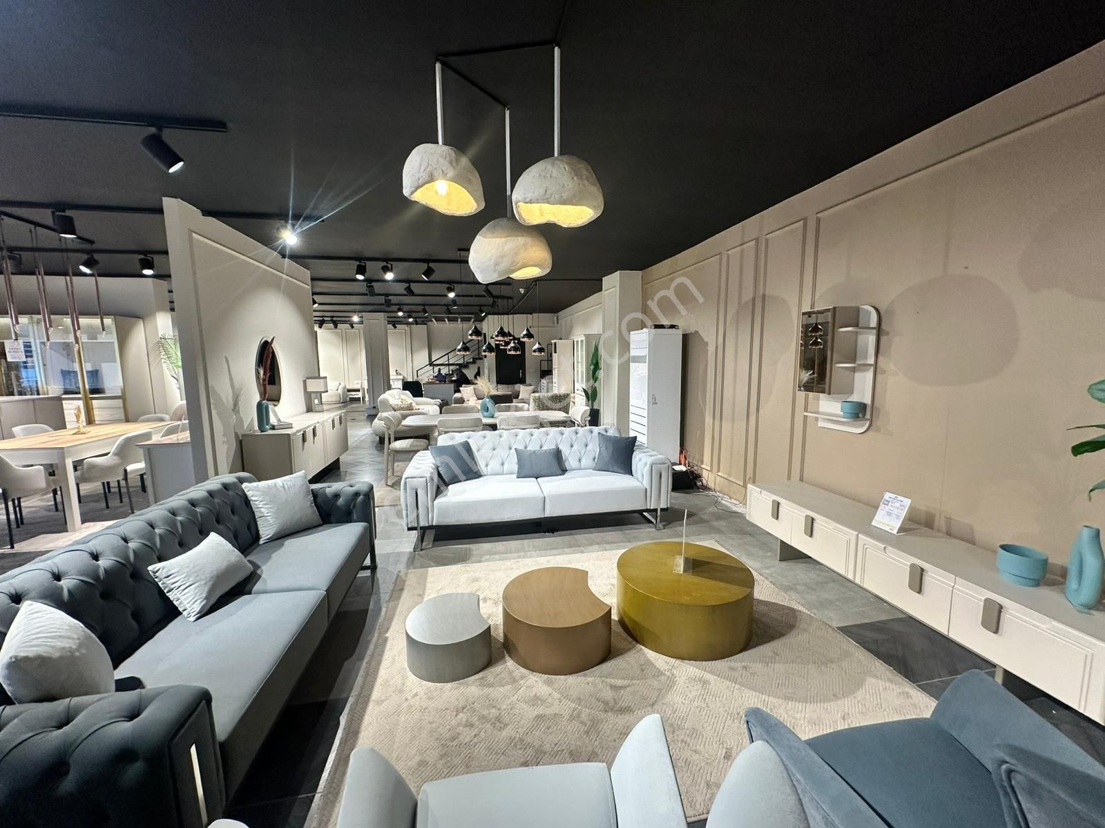 Körfez' De 800 M² Hazır Kurulu Devren Kiralık Mobilya Mağazası - Görsel 12
