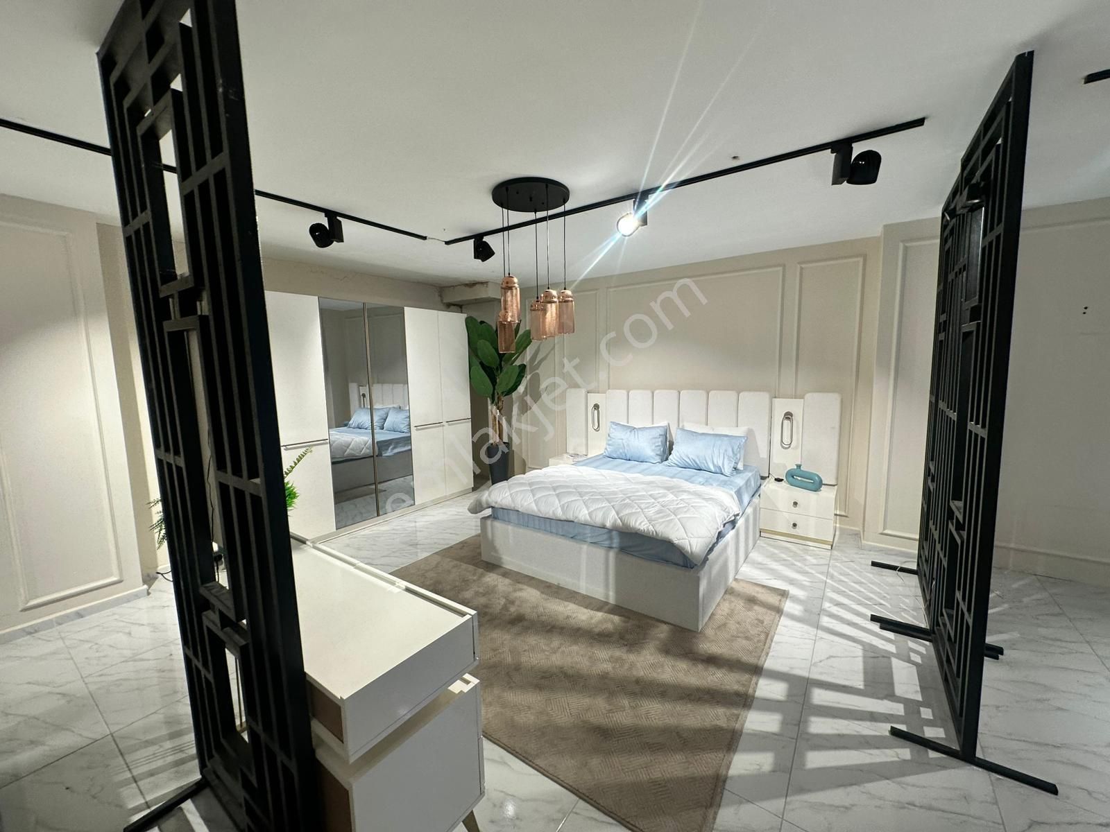 Körfez' De 800 M² Hazır Kurulu Devren Kiralık Mobilya Mağazası - Görsel 25