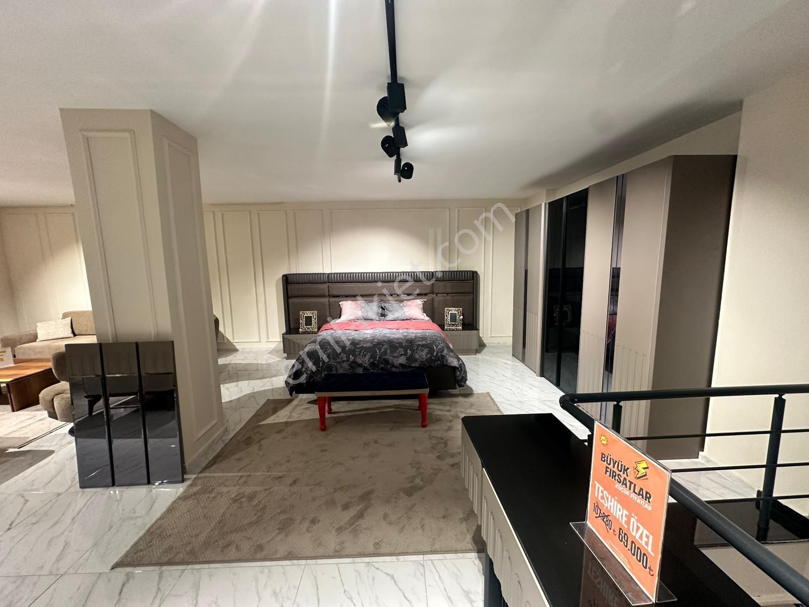Körfez' De 800 M² Hazır Kurulu Devren Kiralık Mobilya Mağazası - Görsel 23