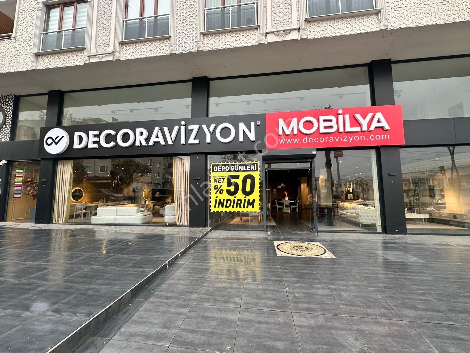 Körfez' De 800 M² Hazır Kurulu Devren Kiralık Mobilya Mağazası