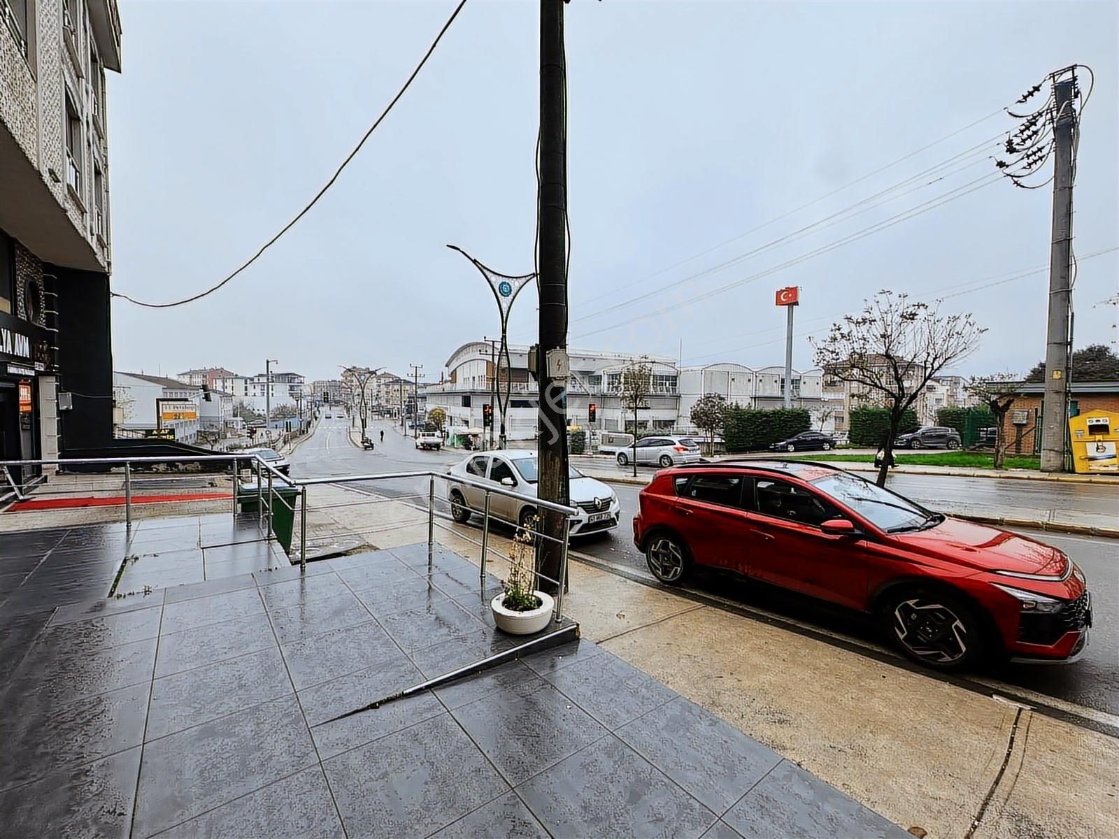 Körfez' De 800 M² Hazır Kurulu Devren Kiralık Mobilya Mağazası - Görsel 28