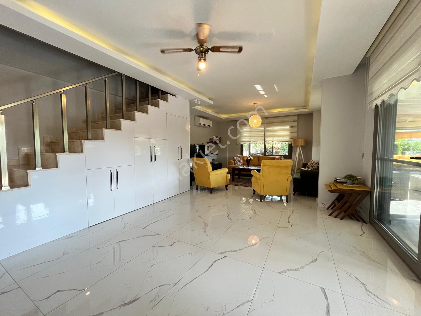 Karaova'da Avm Yanı Palm 34 Sitesi'nde Kiralık 4+1 Villa - Görsel 9