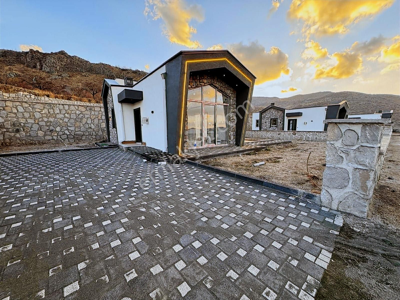 Konal | Ortaseki Ormanları Altı 2,5+1 Butik Lüks Villa - Görsel 18