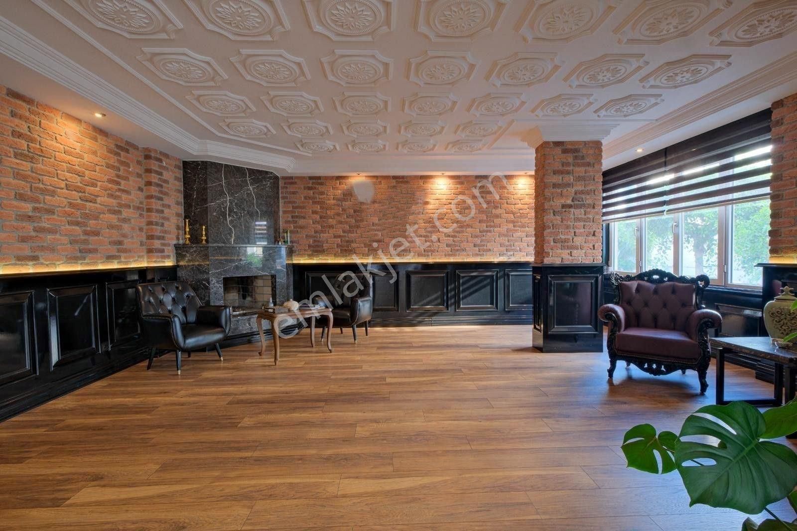 Alanya Merkezde Denize 50 Mt Deniz Manzaralı 3+1 Çok Amaçlı Satılık Mülk