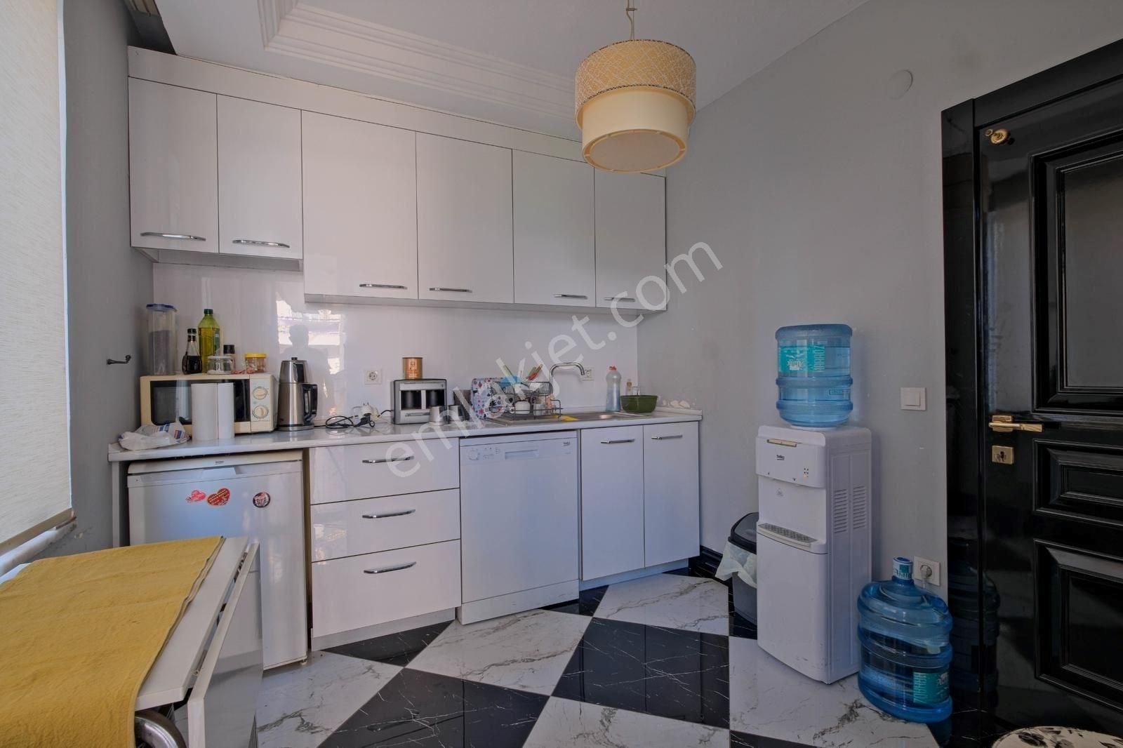 Alanya Merkezde Denize 50 Mt Deniz Manzaralı 3+1 Çok Amaçlı Satılık Mülk - Görsel 16