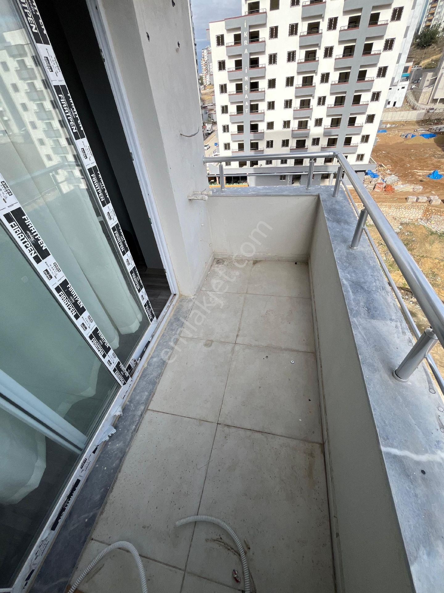 Gültepede Cadde Üzeri 1+1 Sıfır Eşyalı İskânlı Köşe Daire Geniş - Görsel 12