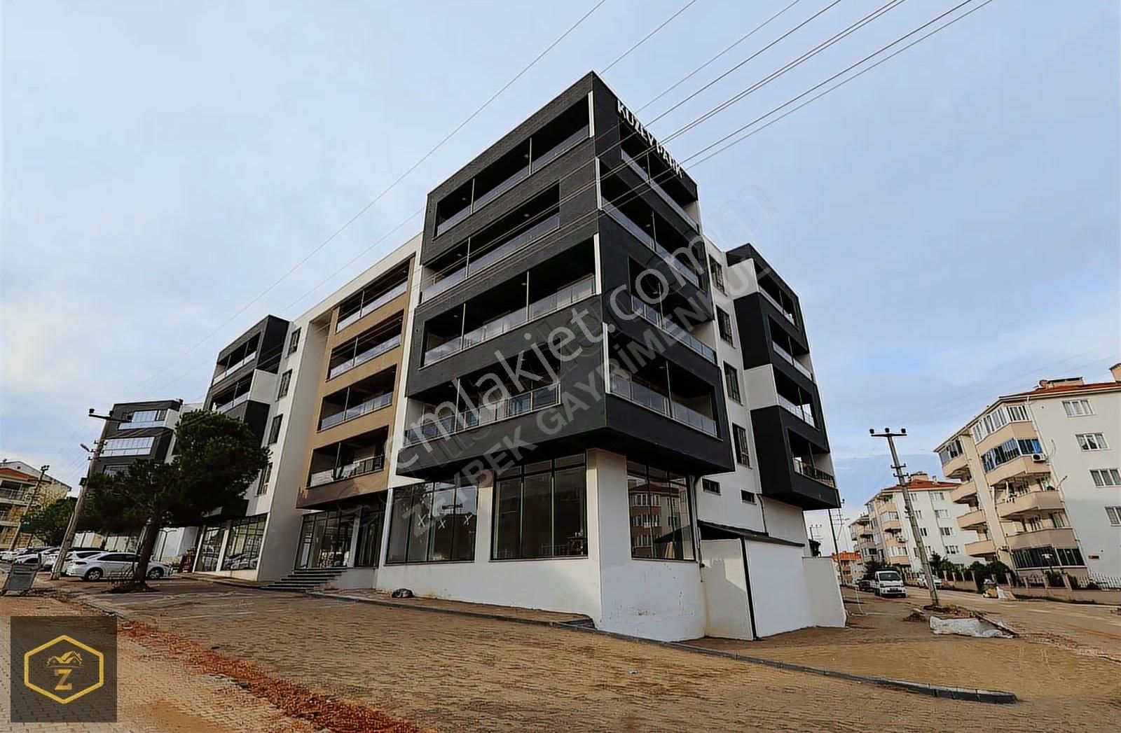 Zeybek Emlaktan Reşadiye De 500 Metrekare İş Yerimiz Satılıktır - Görsel 19