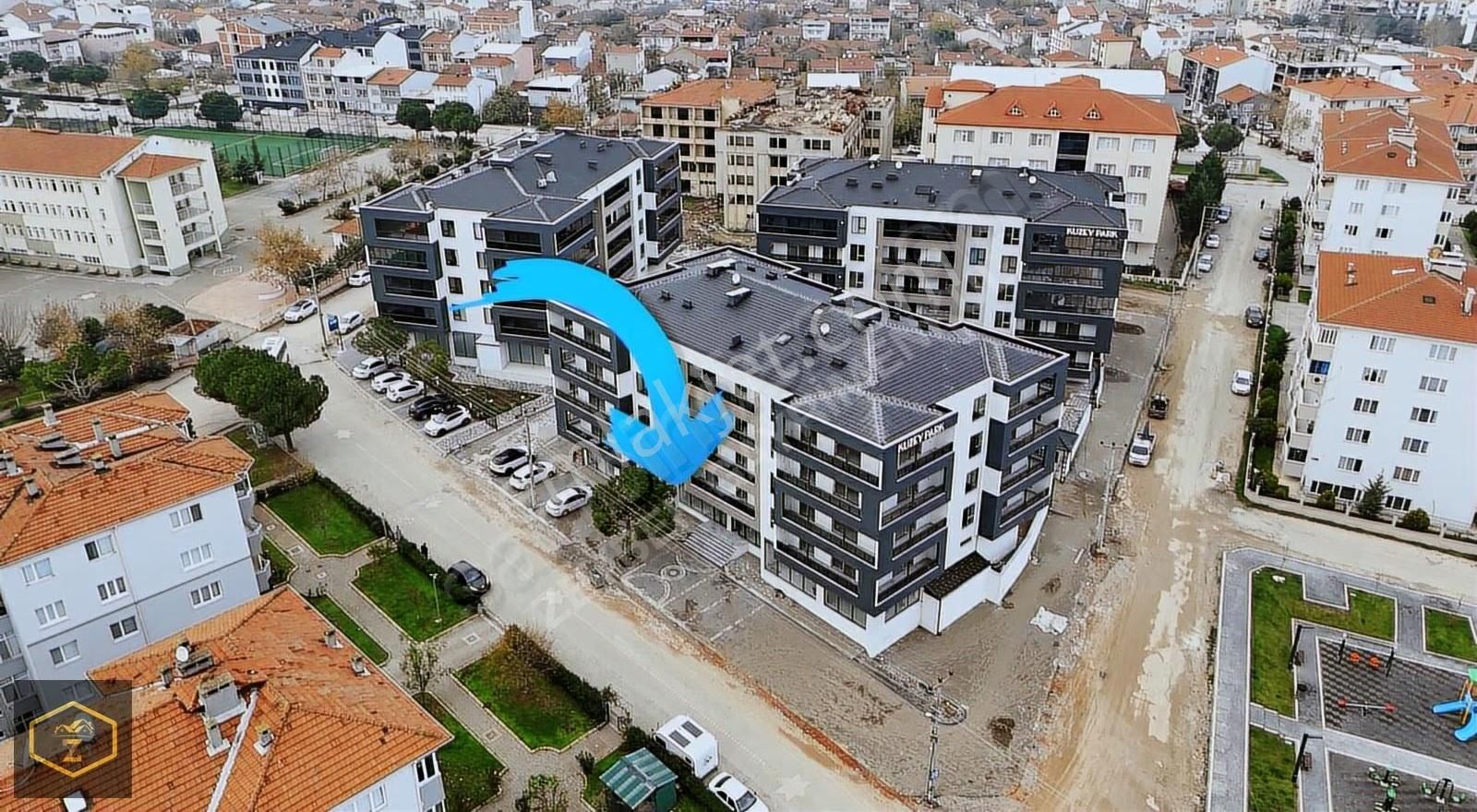 Zeybek Emlaktan Reşadiye De 500 Metrekare İş Yerimiz Satılıktır