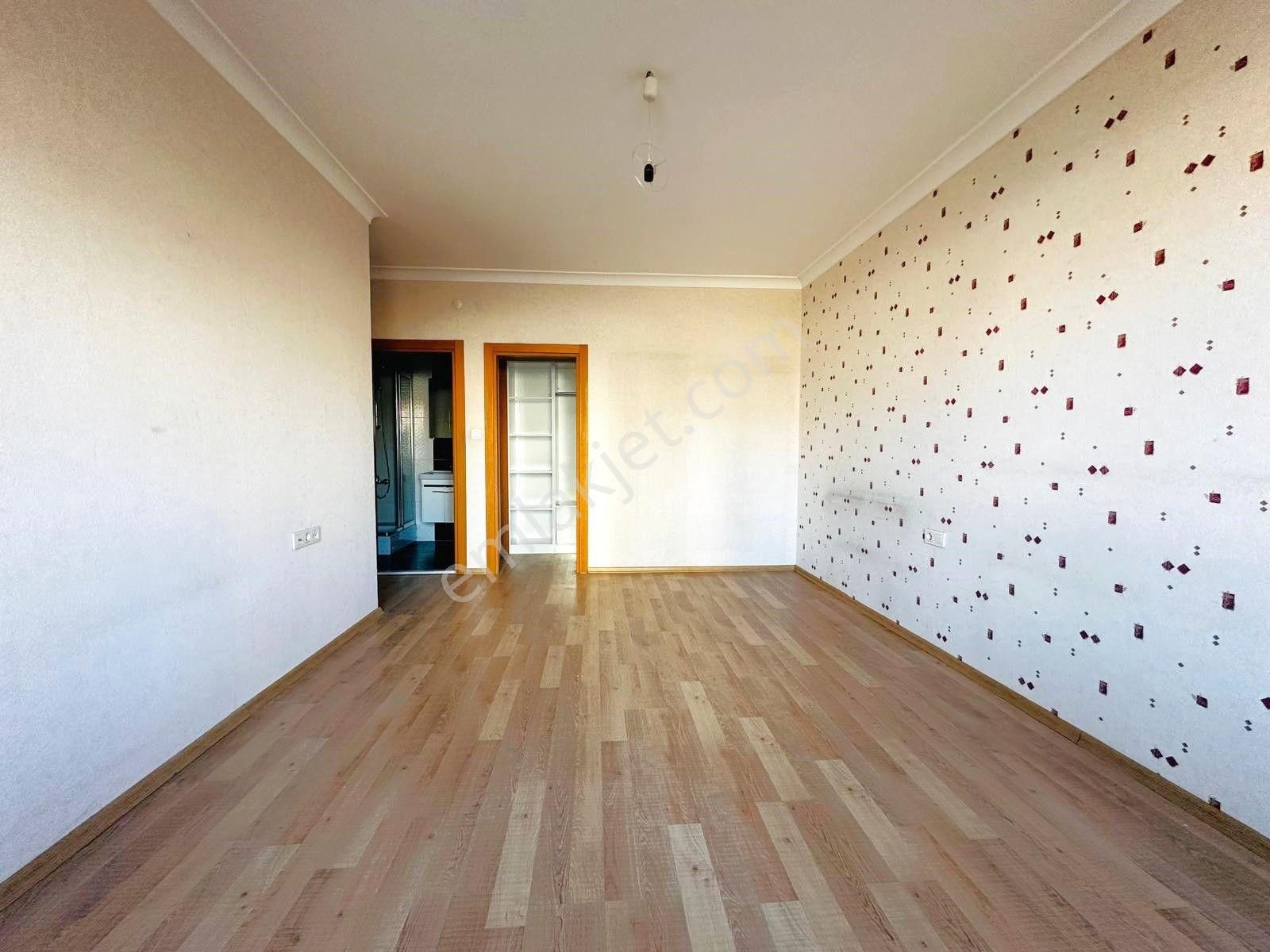Nam-ak Emlak'tan Cadde'de Kilerli Giyinme Odalı 4+1 Site Dairesi - Görsel 24
