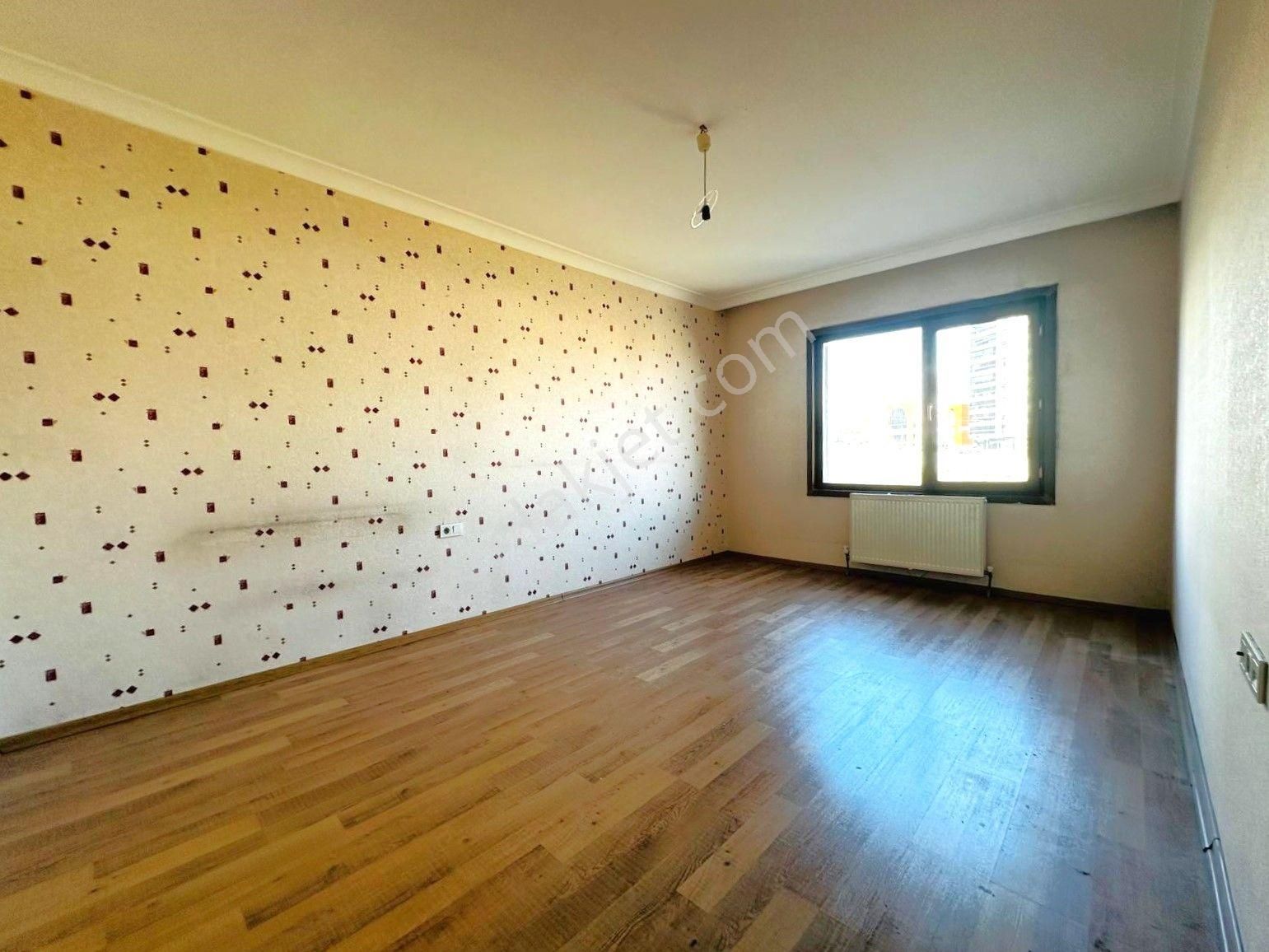 Nam-ak Emlak'tan Cadde'de Kilerli Giyinme Odalı 4+1 Site Dairesi - Görsel 23