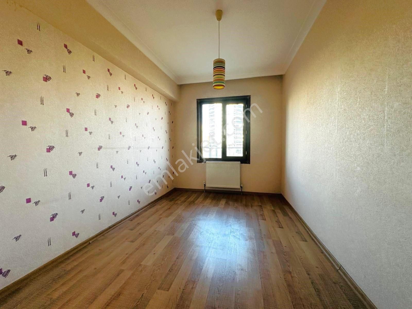 Nam-ak Emlak'tan Cadde'de Kilerli Giyinme Odalı 4+1 Site Dairesi - Görsel 21